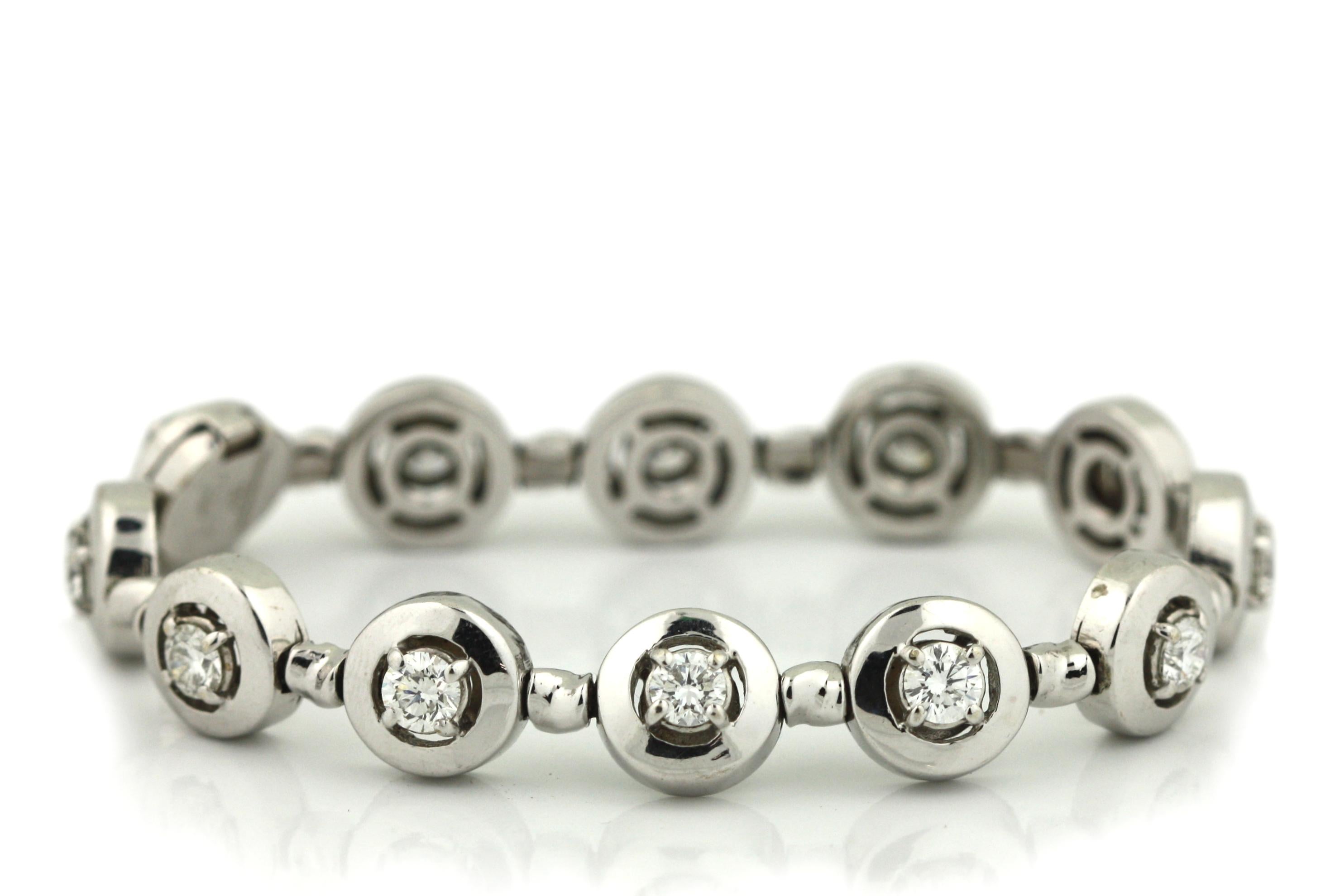 Bracelet en or blanc 18 carats et diamants en vente 4