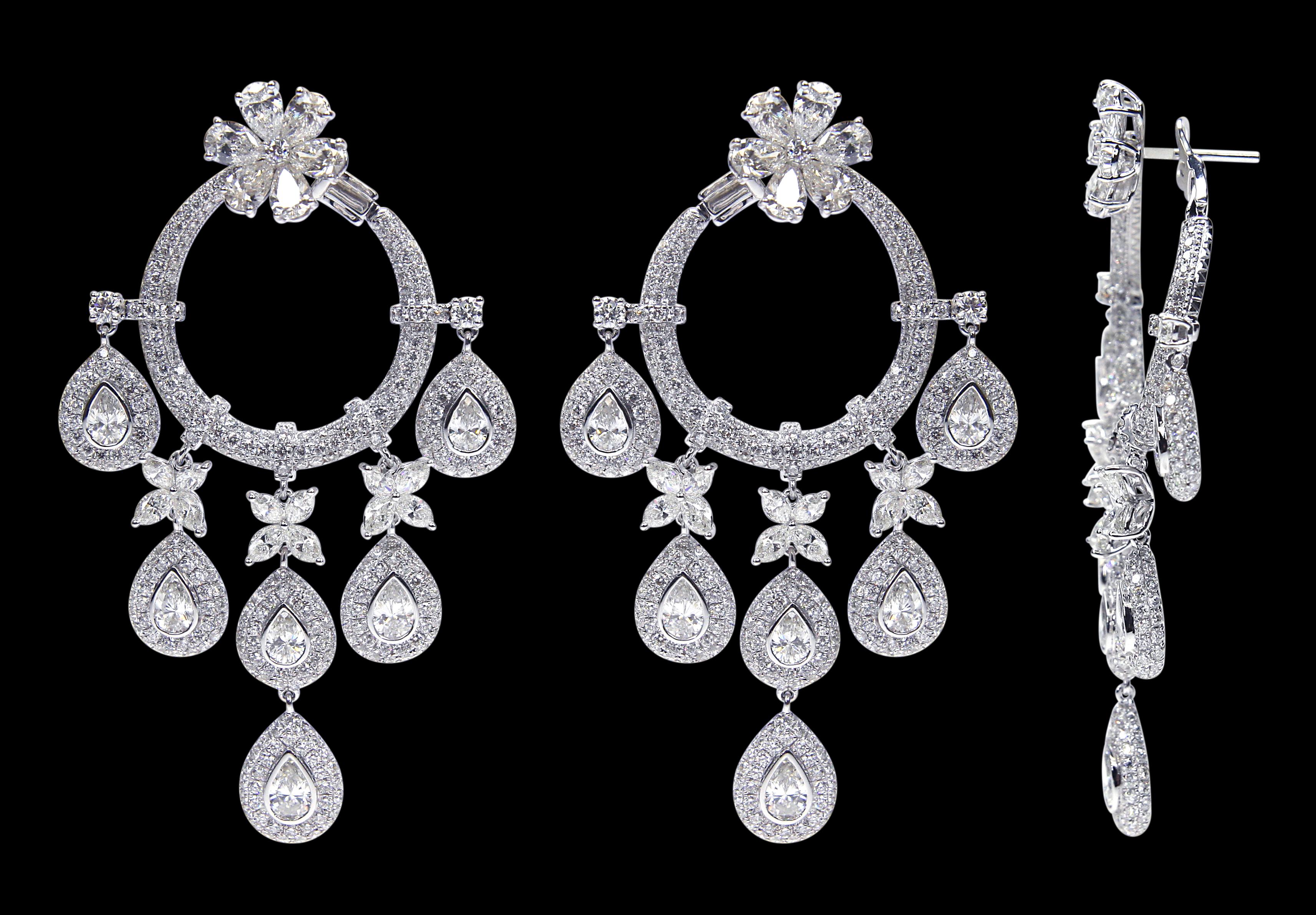 Mixed Cut 18 Karat White Gold and Diamond Chandelier Earrings For Sale