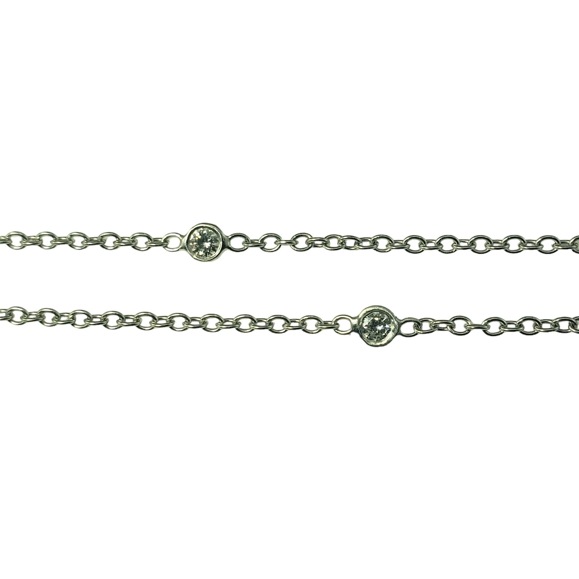 18 Karat Weißgold und Diamant-Halskette mit Kreis-Anhänger #16824 im Zustand „Gut“ im Angebot in Washington Depot, CT