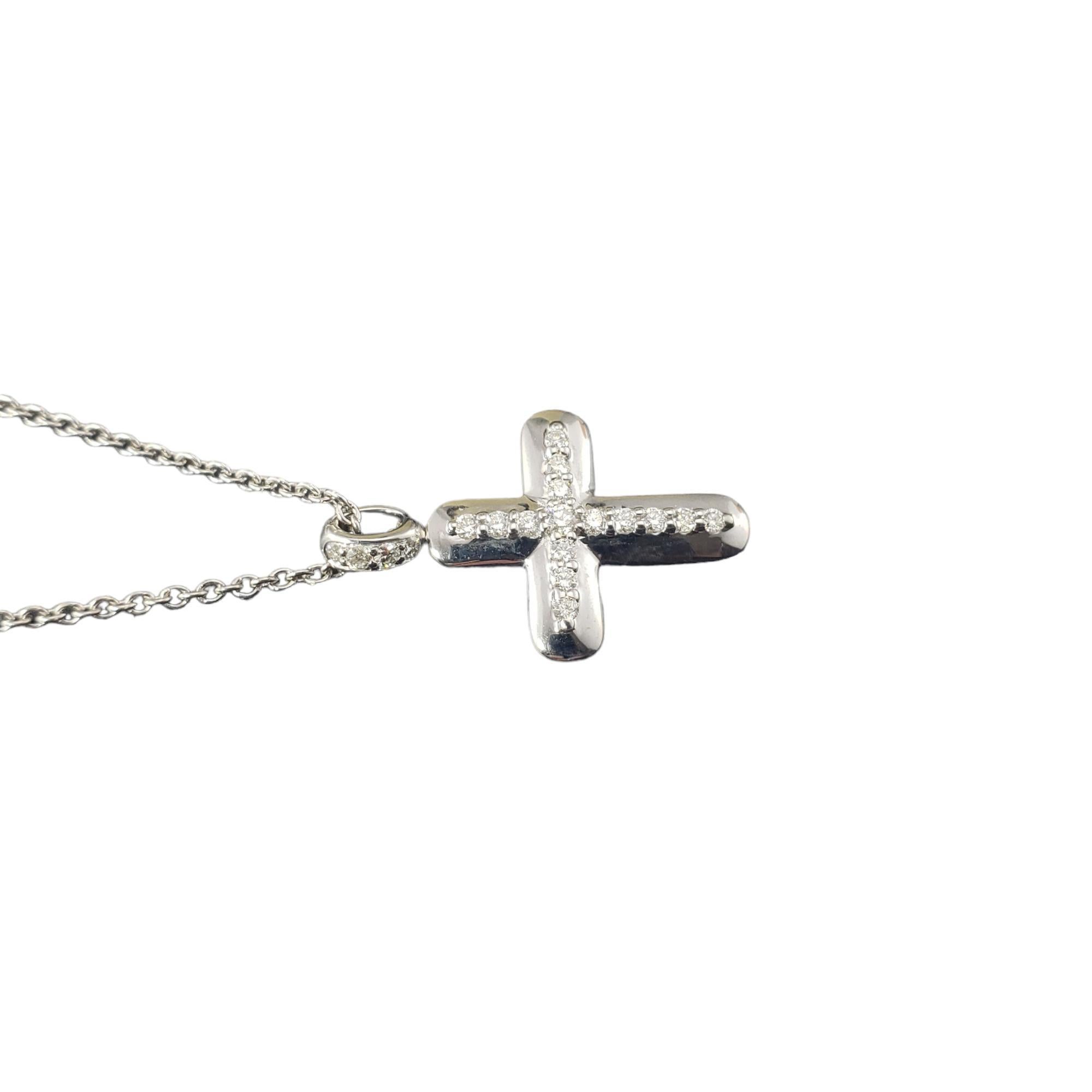 18 Karat White Gold and Diamond Cross Pendant Necklace #17226 In Good Condition For Sale In Washington Depot, CT