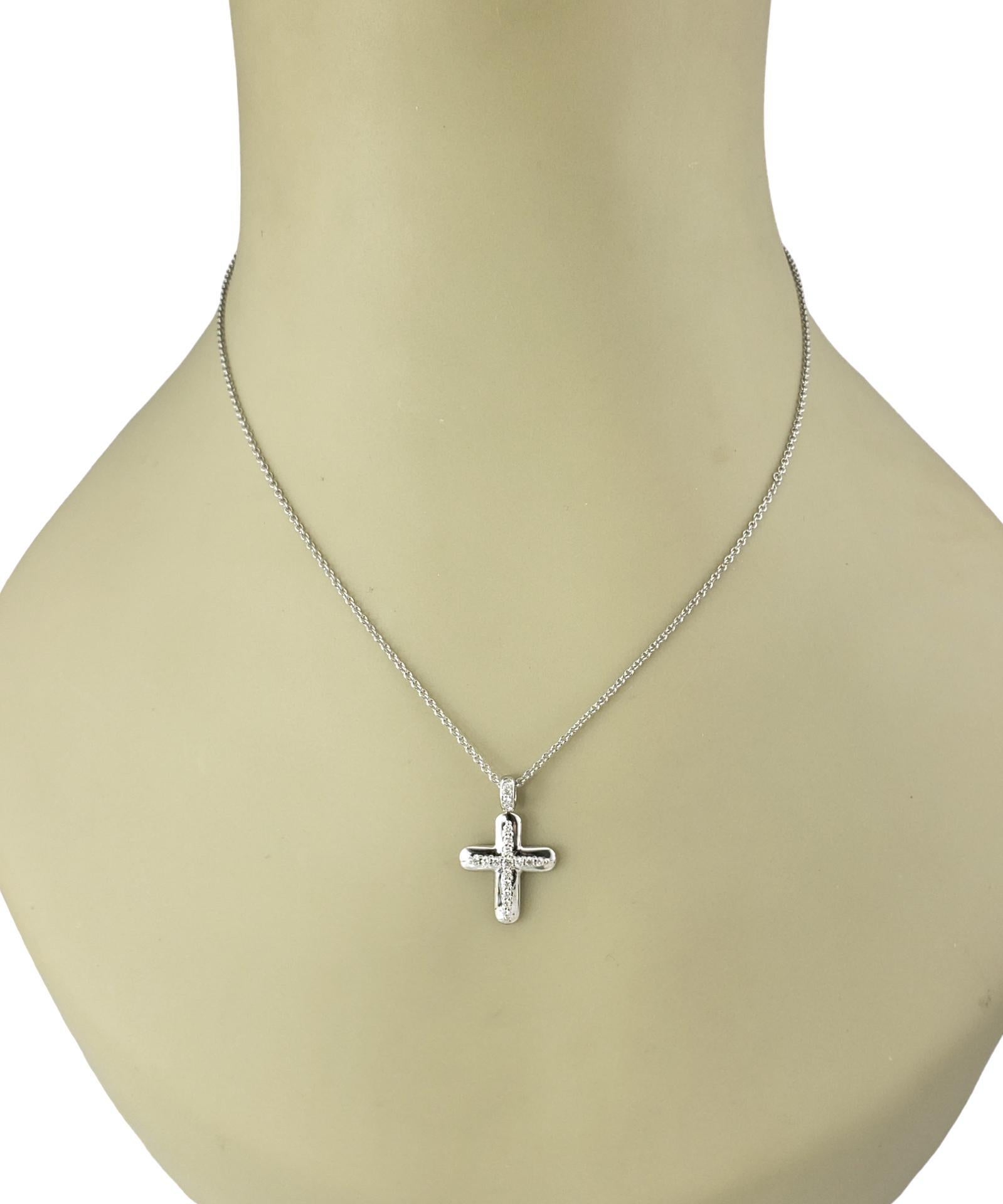 18 Karat White Gold and Diamond Cross Pendant Necklace #17226 For Sale 2