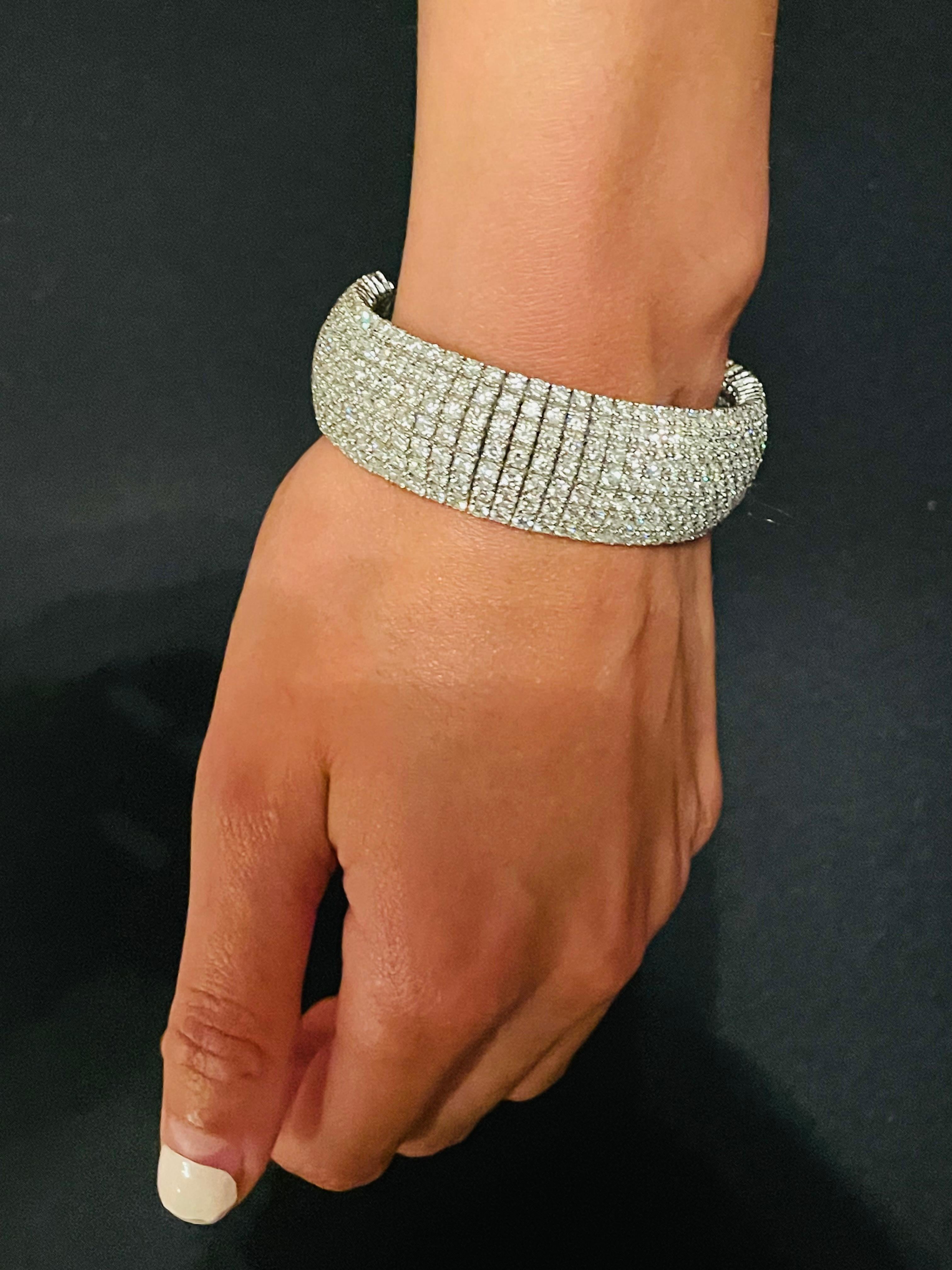 18 Karat White Gold and Diamond Cuff Bracelet Weighing Approx 32.89 Carat For Sale 12