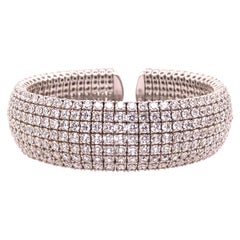 Bracelet manchette en or blanc 18 carats et diamants pesant environ 32,89 carats