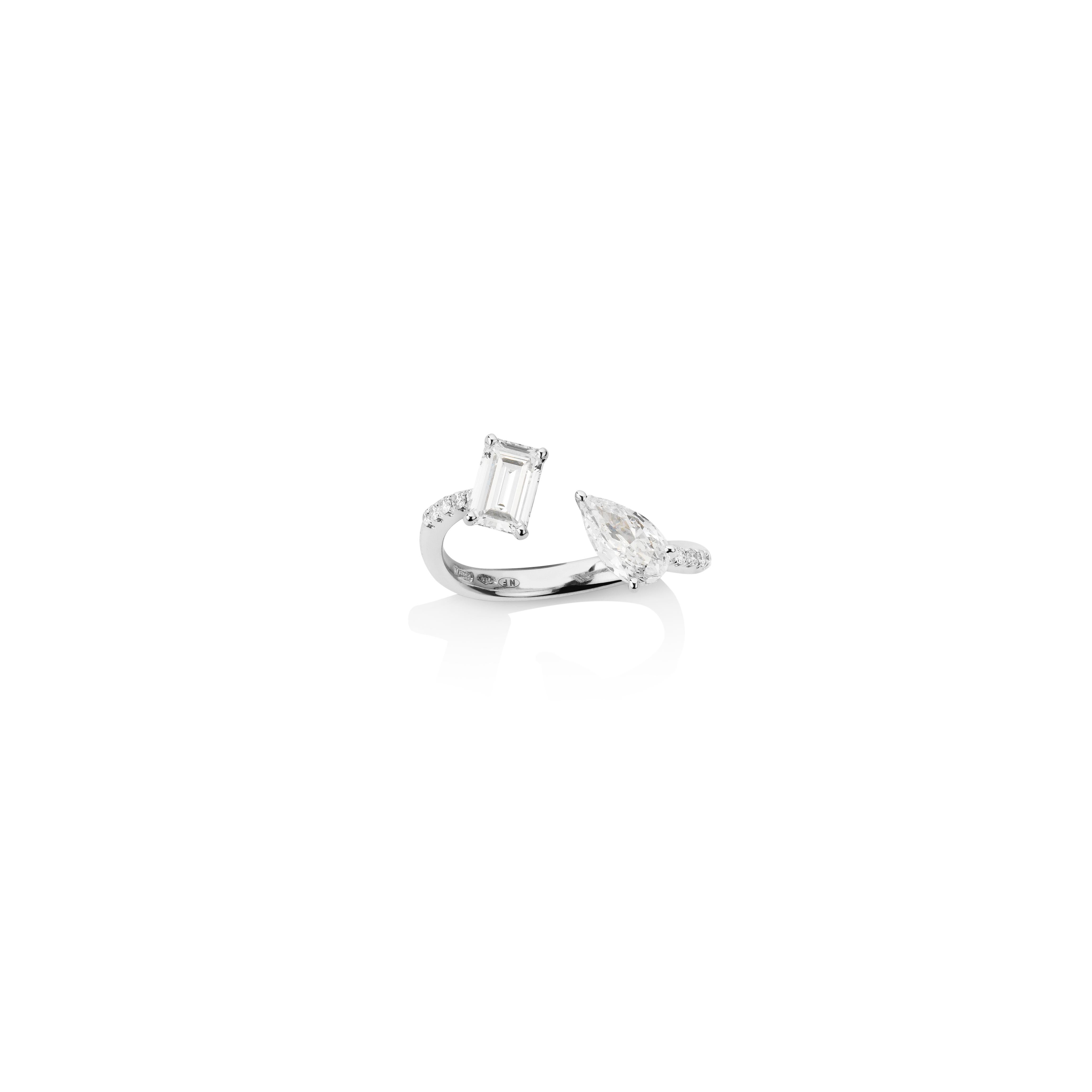 Contemporary 18 Karat White Gold and Diamond Engagement Ring For Sale