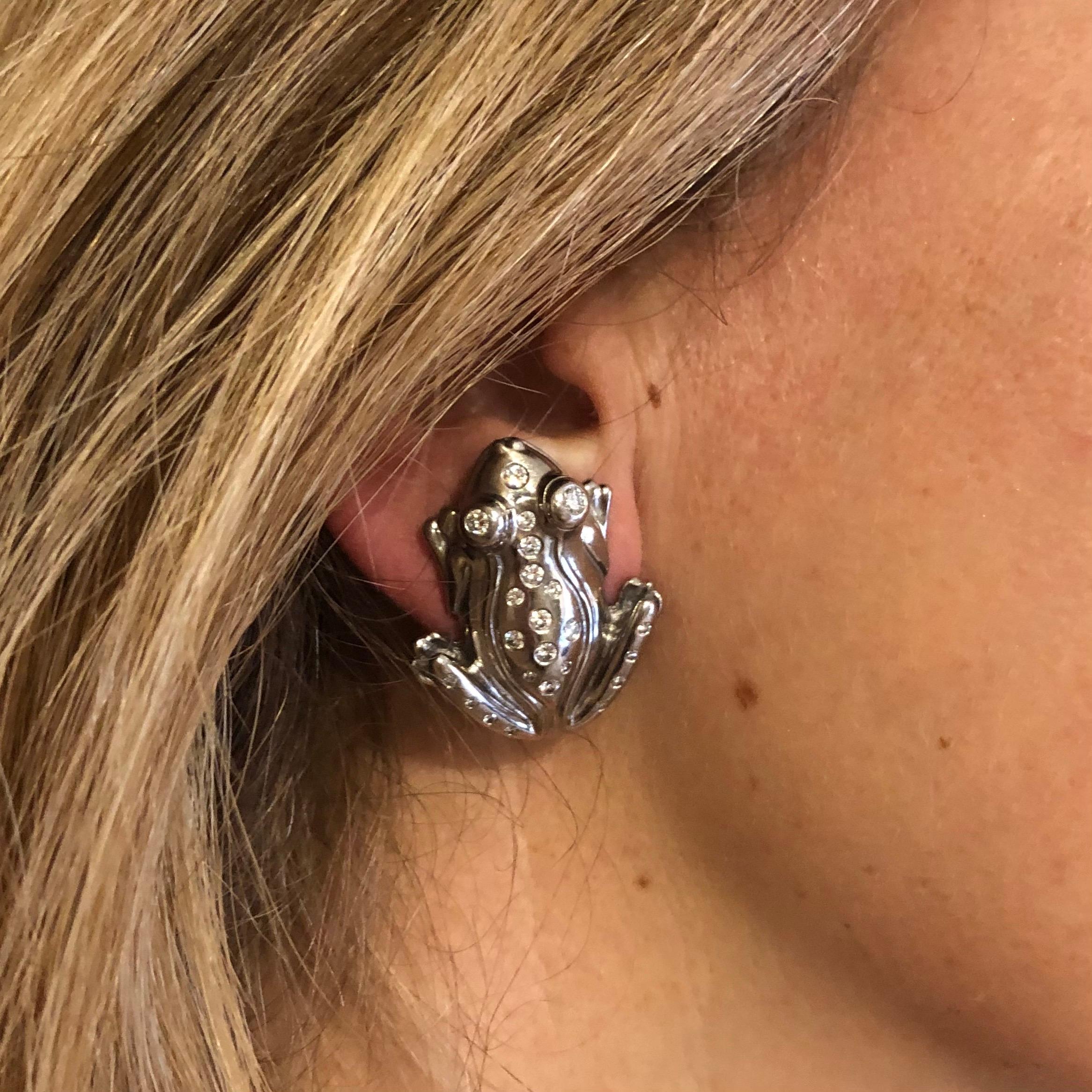 18 Karat White Gold and Diamond Frog Clip-On Earrings In Excellent Condition In Zurich, CH