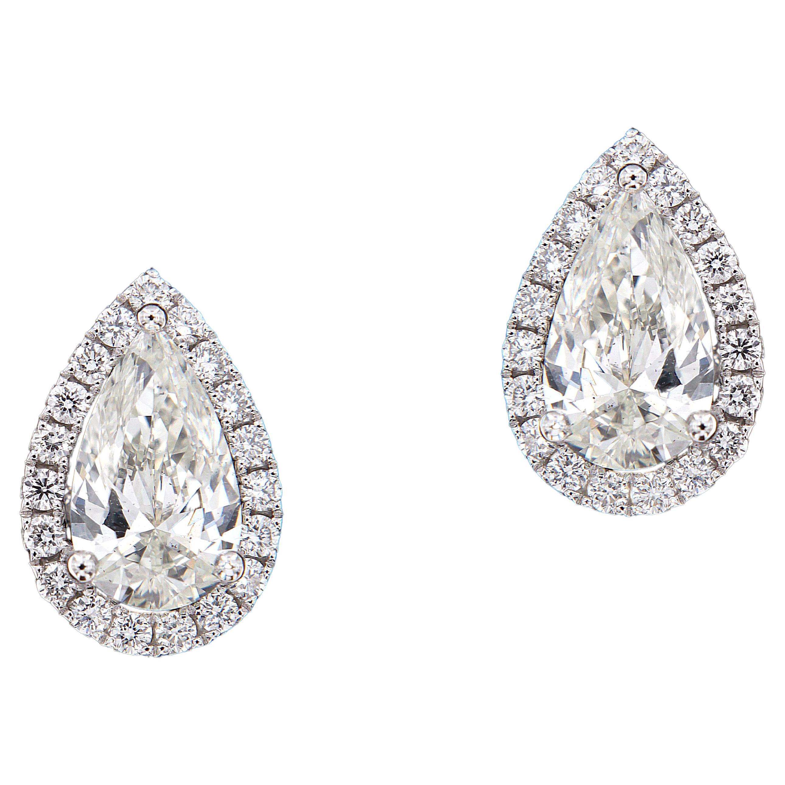 18 Karat White Gold and Diamond in Pear Shaped Earrings