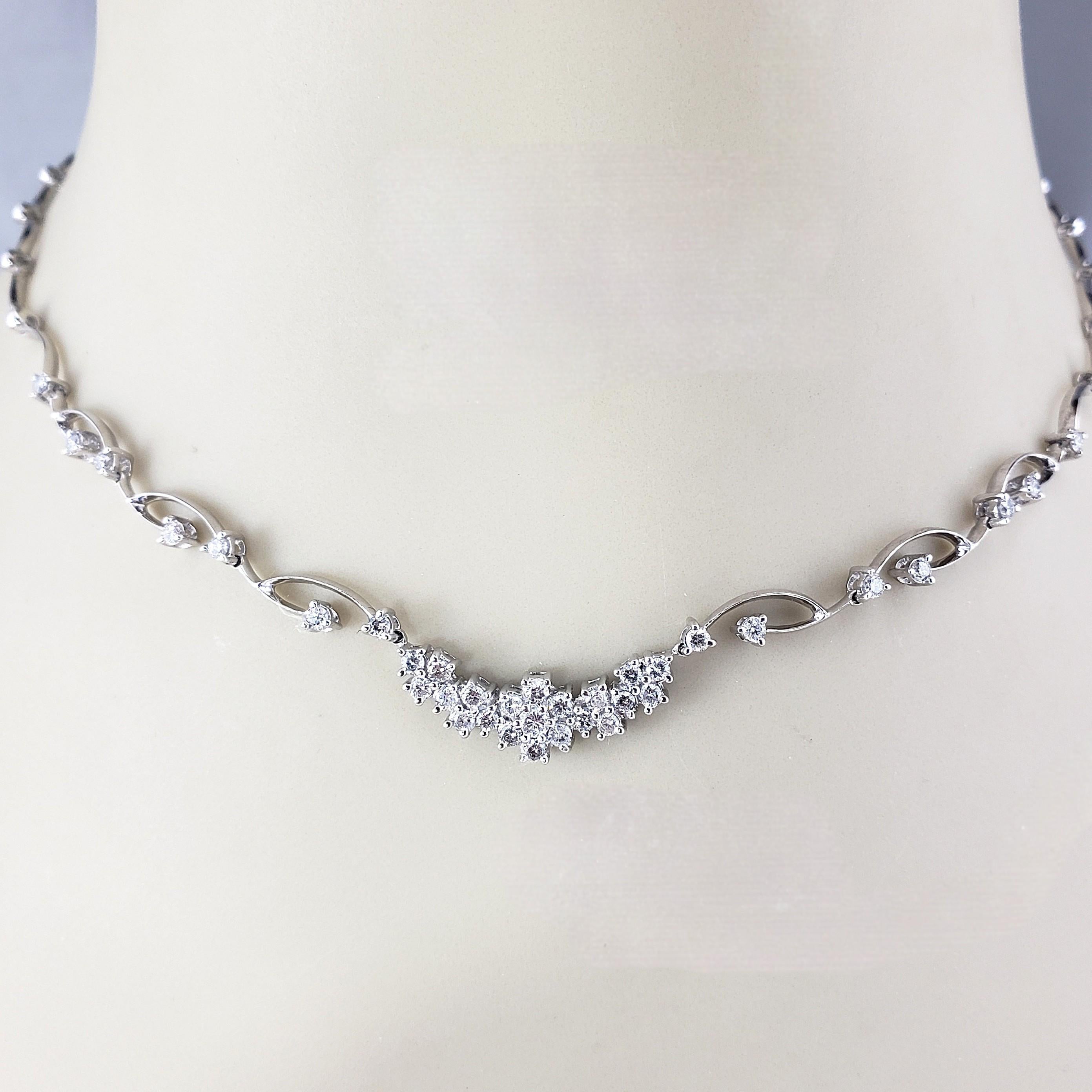 18 Karat White Gold and Diamond Necklace #21974 For Sale 2