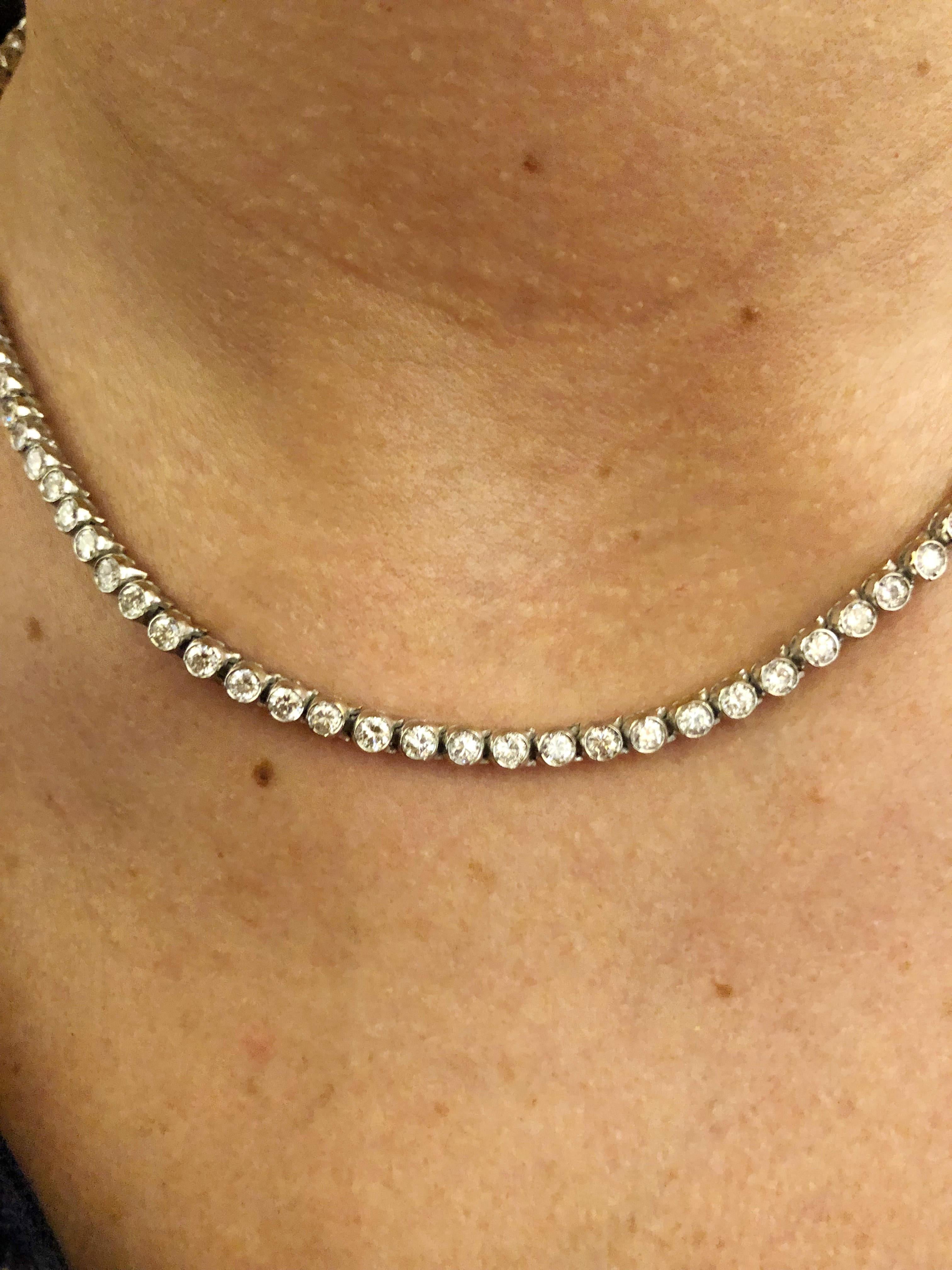 18 Karat White Gold and Diamond Necklace For Sale 1