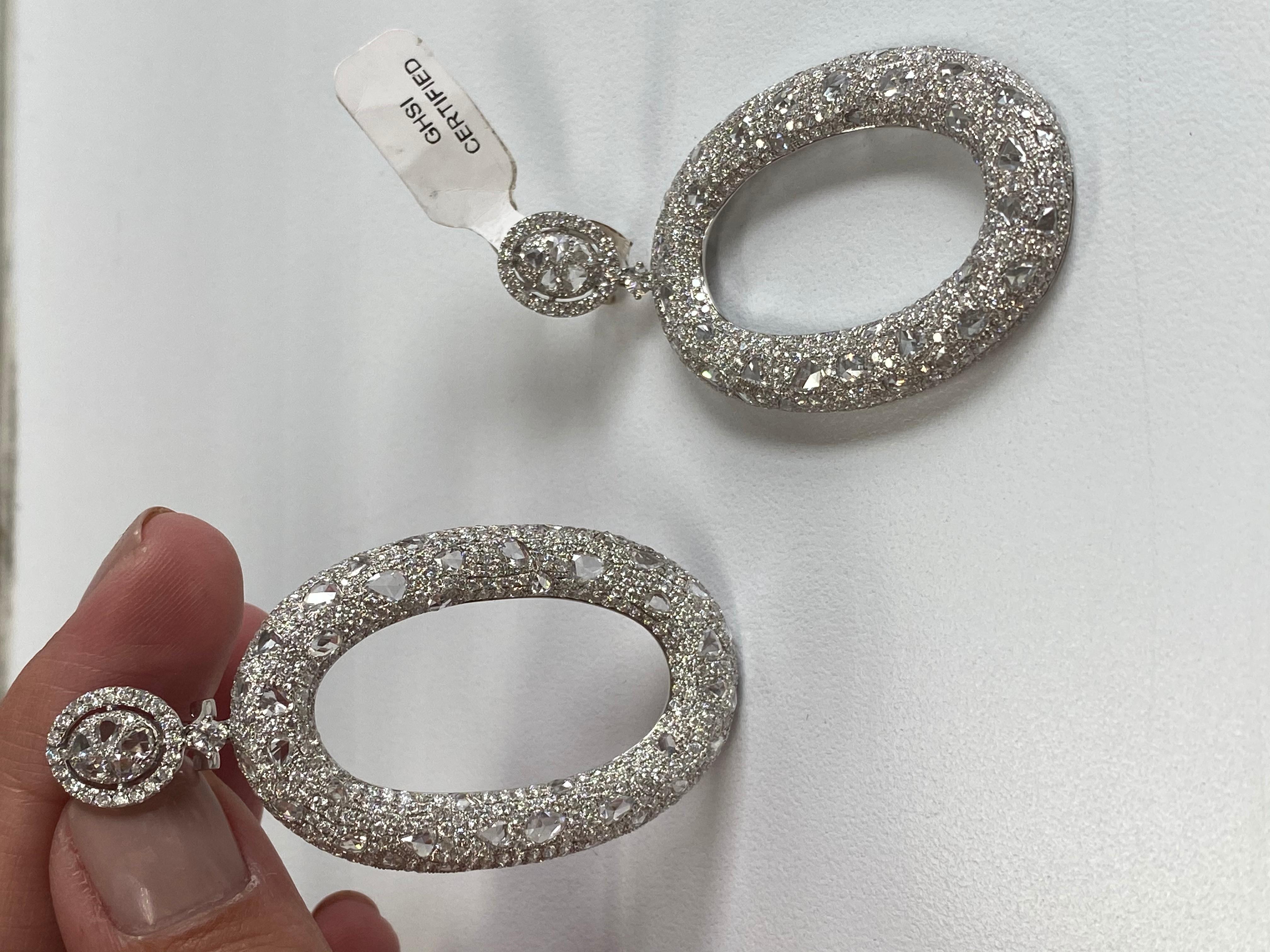 Boucles d'oreilles pendantes ovales en or blanc 18 carats et diamants Pour femmes en vente