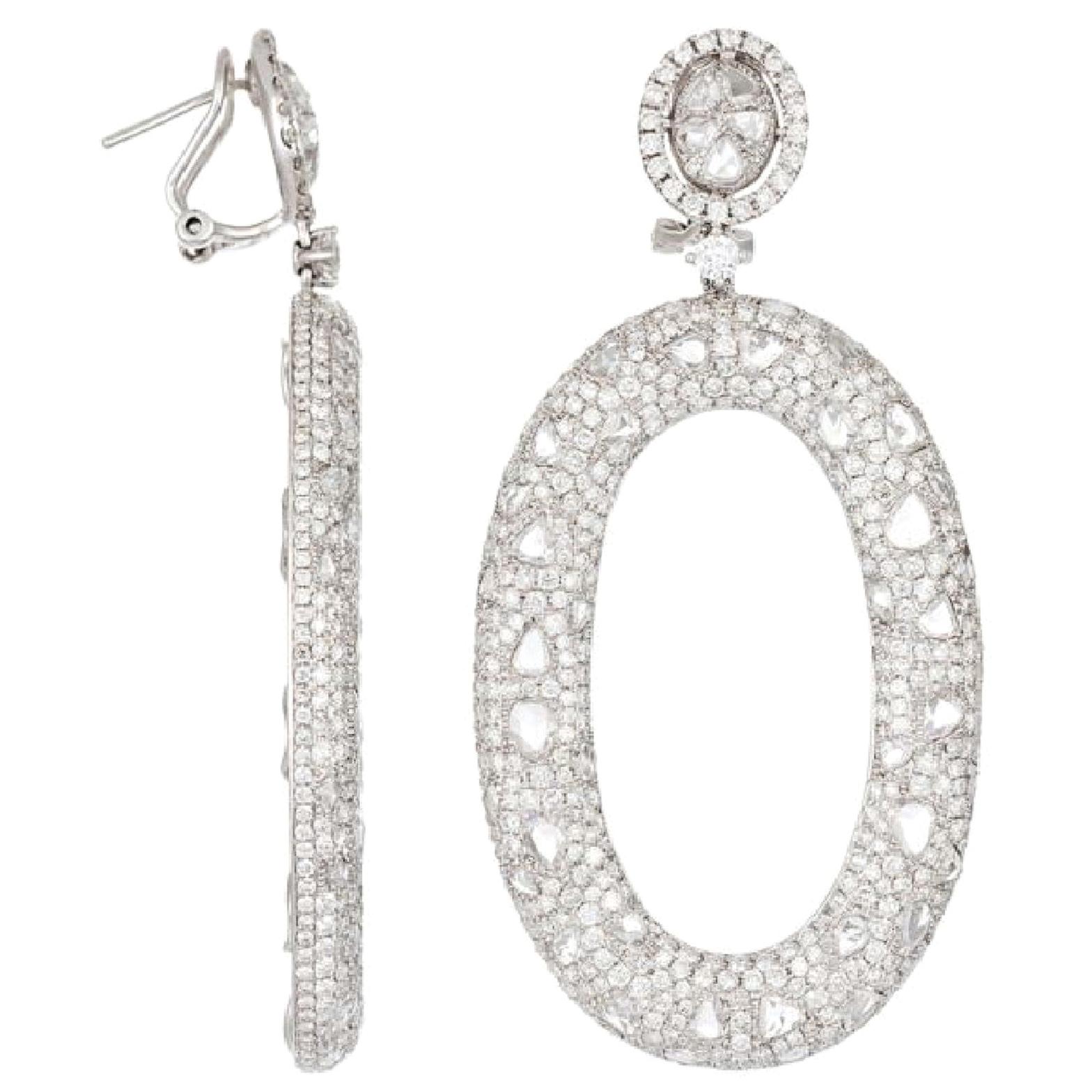 Boucles d'oreilles pendantes ovales en or blanc 18 carats et diamants en vente