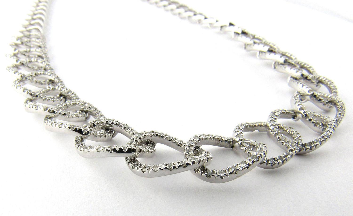 18 Karat White Gold and Diamond Oval Link Necklace In Excellent Condition In Washington Depot, CT