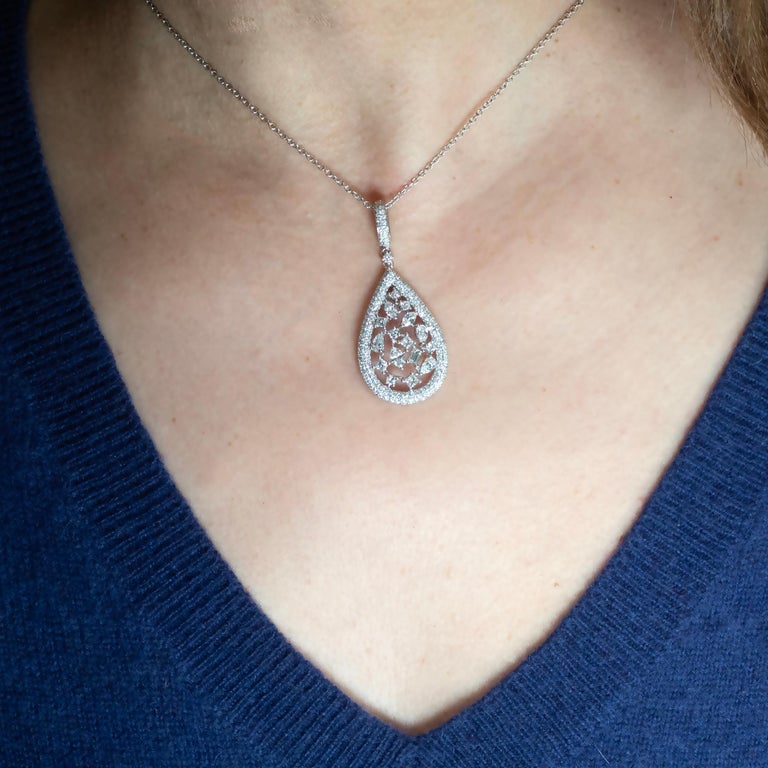 Diamond & 18k Gold Honneur Pendant Necklace main image 0