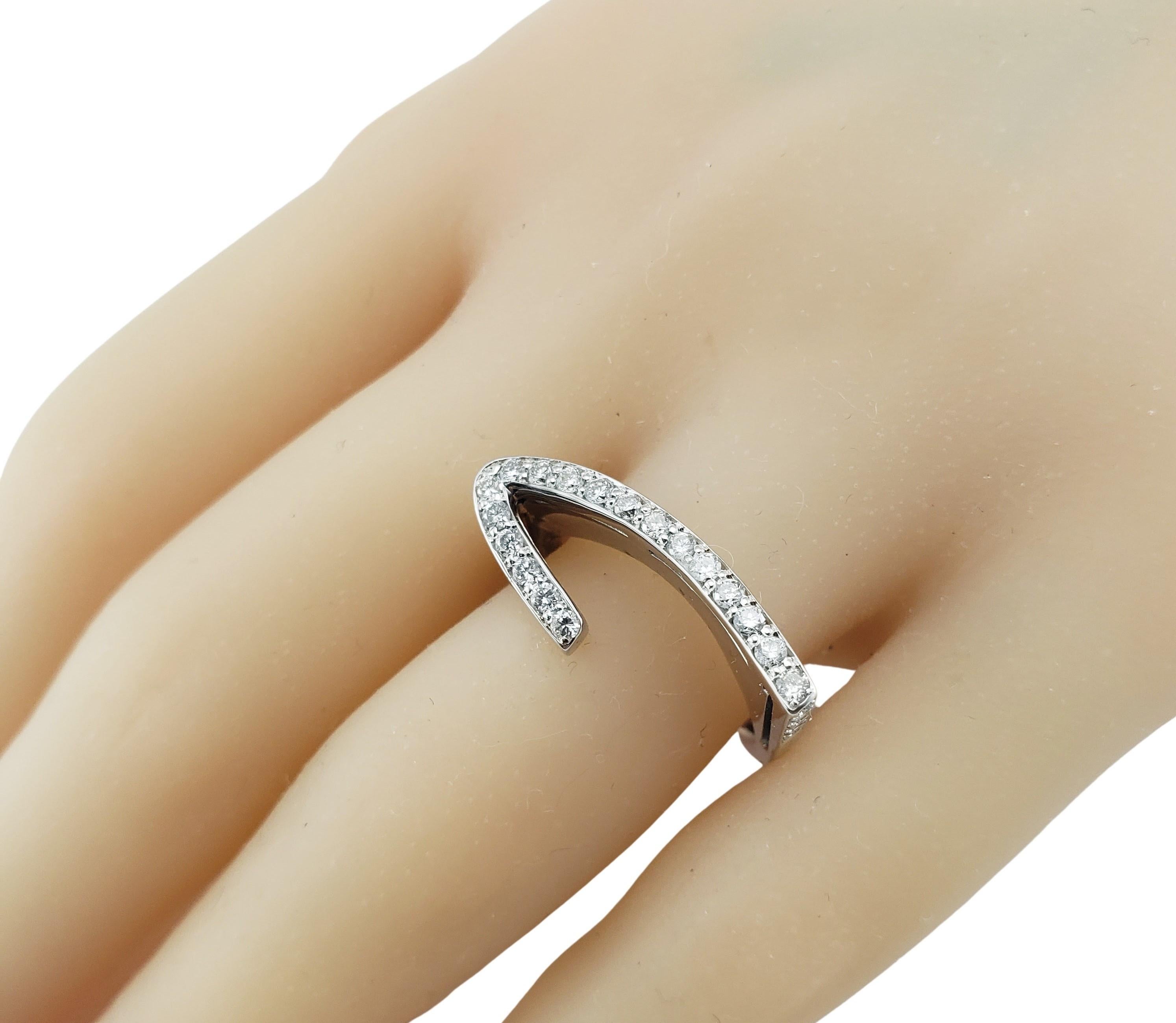 18 Karat White Gold and Diamond Ring For Sale 6