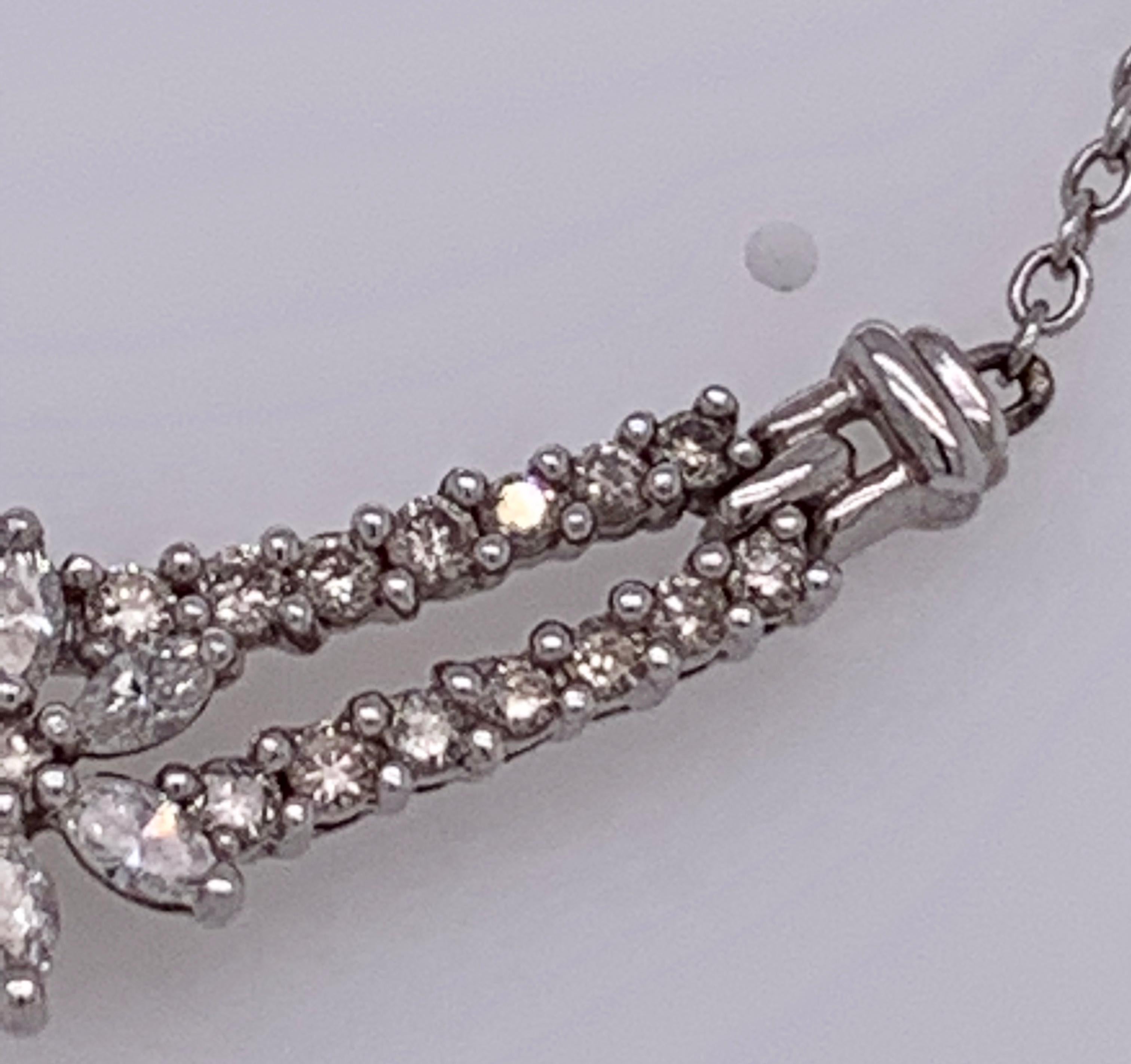 Taille ronde Collier pendentif soudé en or blanc 18 carats et diamants en vente