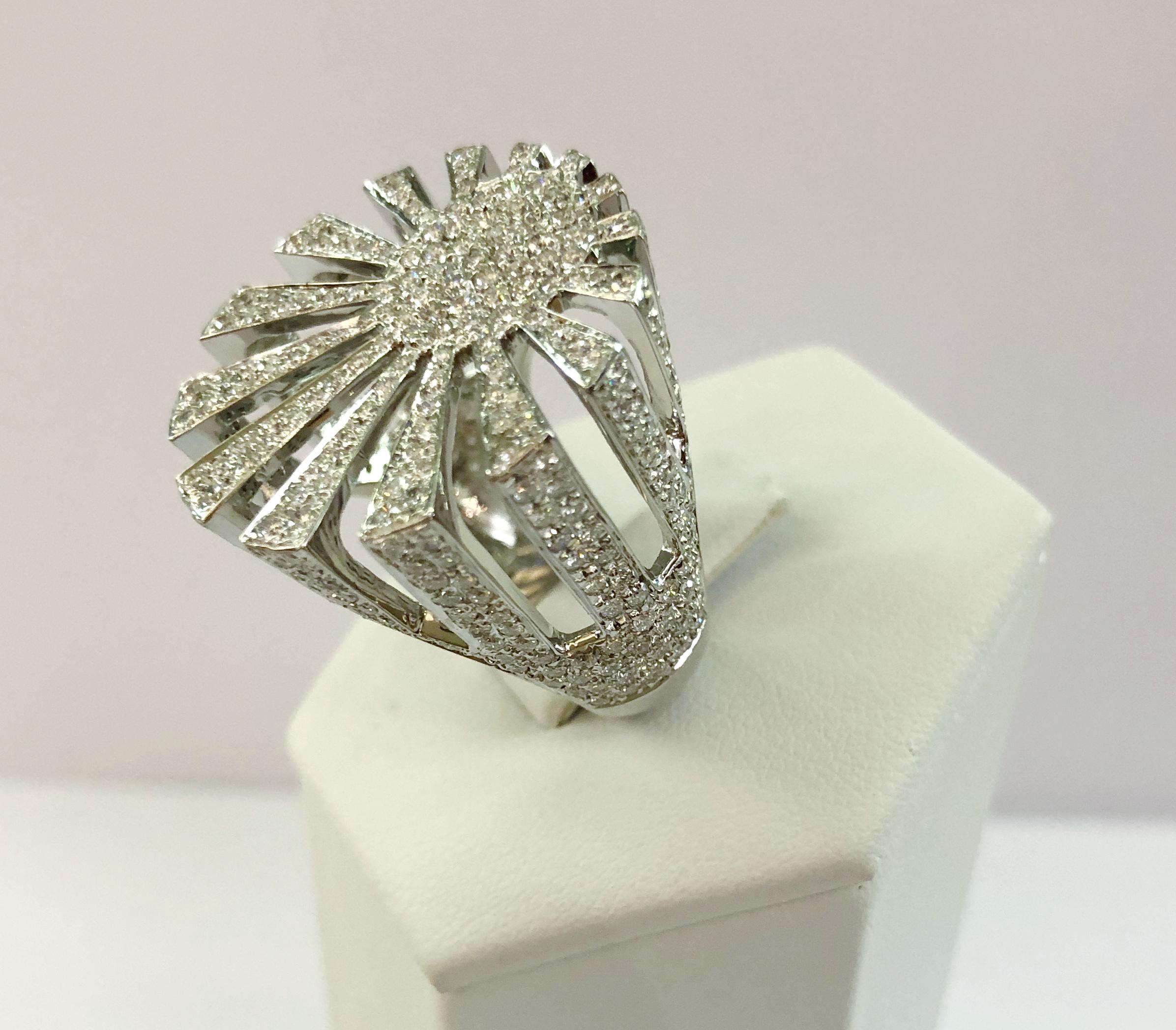 Vintage 18 karat white gold cocktail ring, with brilliant diamonds forming the shape of a sunburst, Italy 1970-1980s
Ring size US 7
