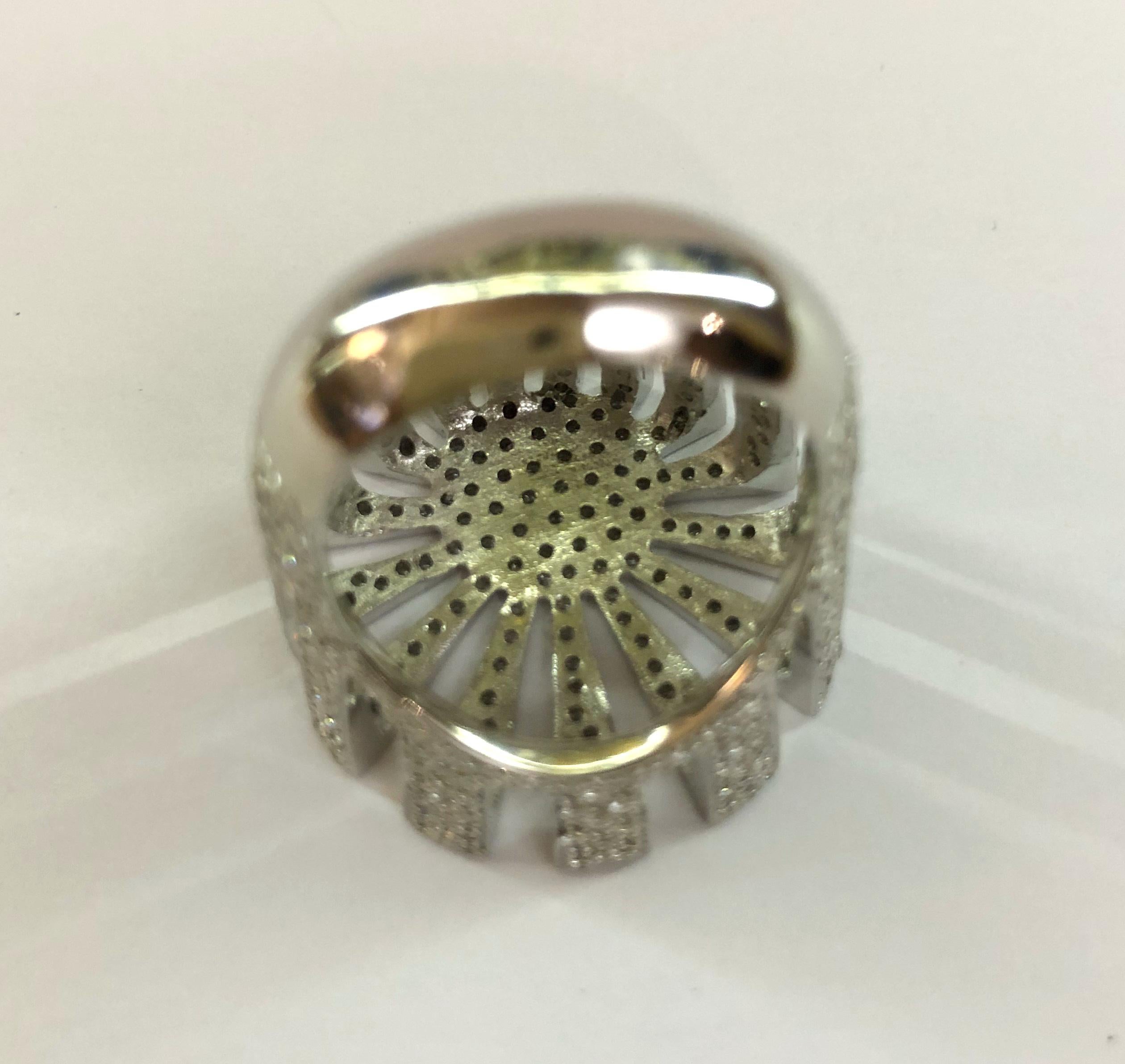 Sunburst-Ring aus 18 Karat Weißgold mit Diamanten im Zustand „Gut“ im Angebot in Palm Springs, CA