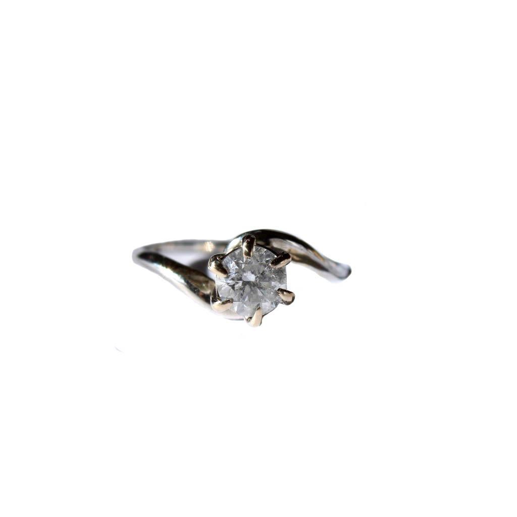 Sleek and classic- this style is based off of the vintage swirl inspired rings. A crushed icy diamond sits in an 18k white gold setting with pointed prongs.  

Size 6

Diamond
0.83ct 5.80x5.80x3.79mm Round Brilliant 