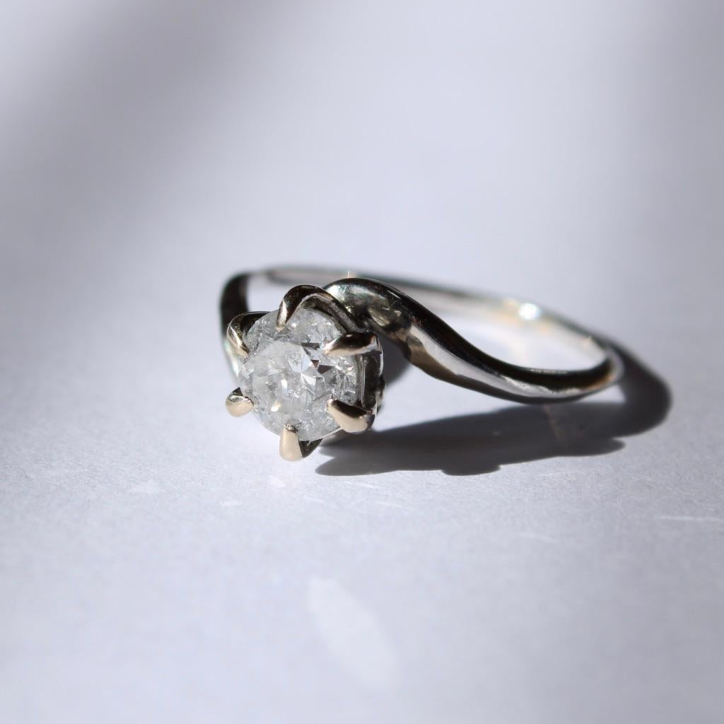 Brilliant Cut 18 Karat White Gold and Diamond Swirl Ring For Sale