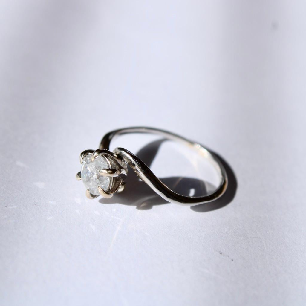 Women's or Men's 18 Karat White Gold and Diamond Swirl Ring For Sale