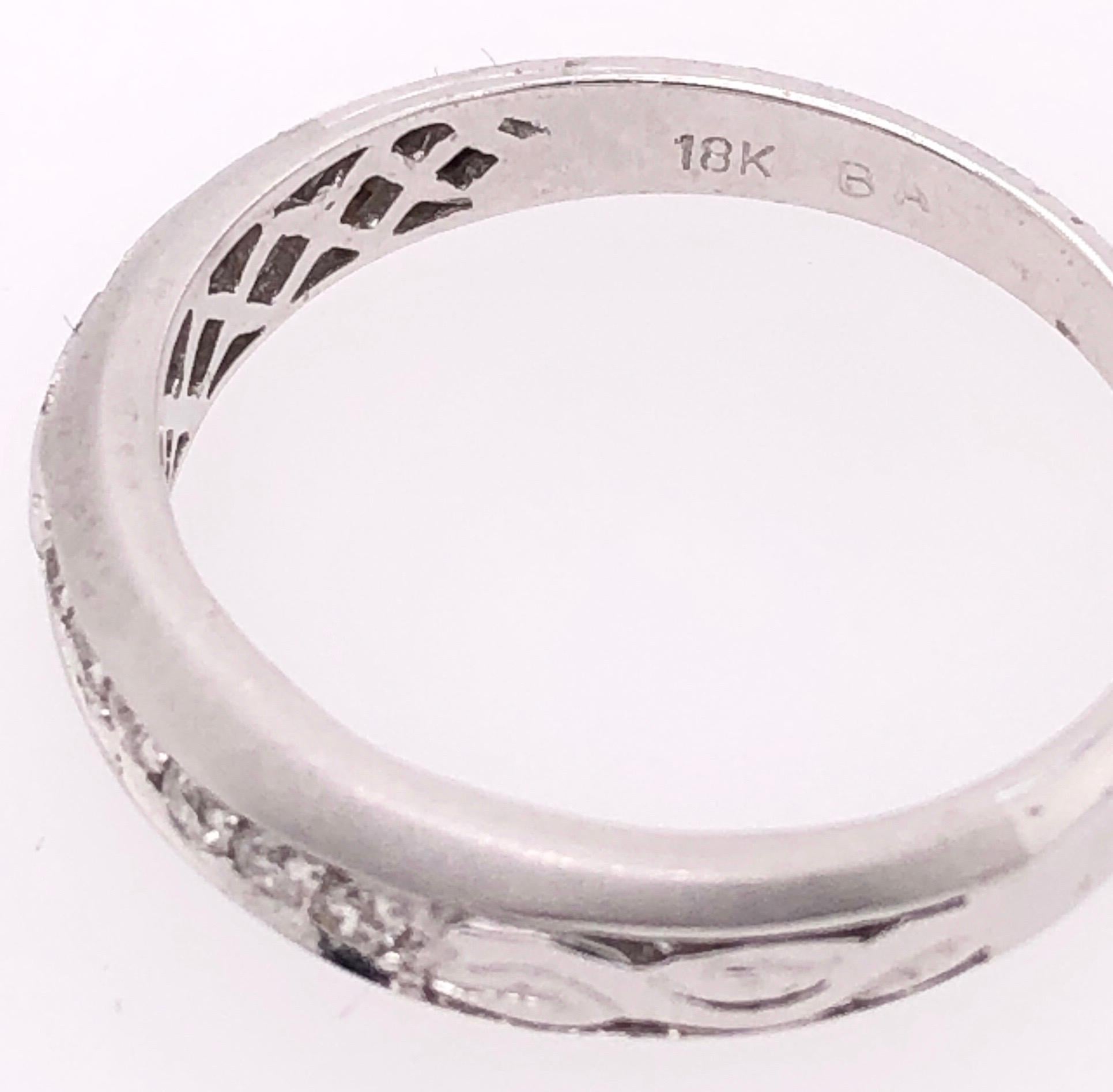 18 Karat White Gold and Diamond Wedding Band Bridal Ring In Good Condition For Sale In Stamford, CT