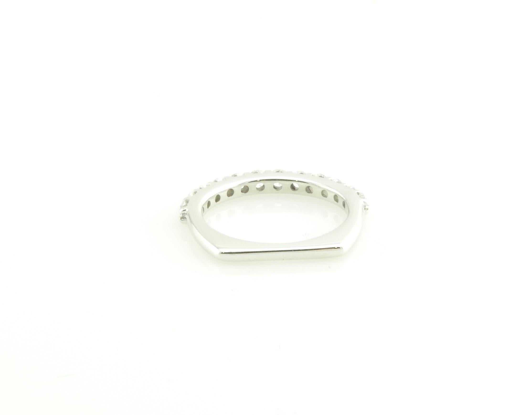 18 Karat White Gold and Diamond Wedding Band In Good Condition In Washington Depot, CT