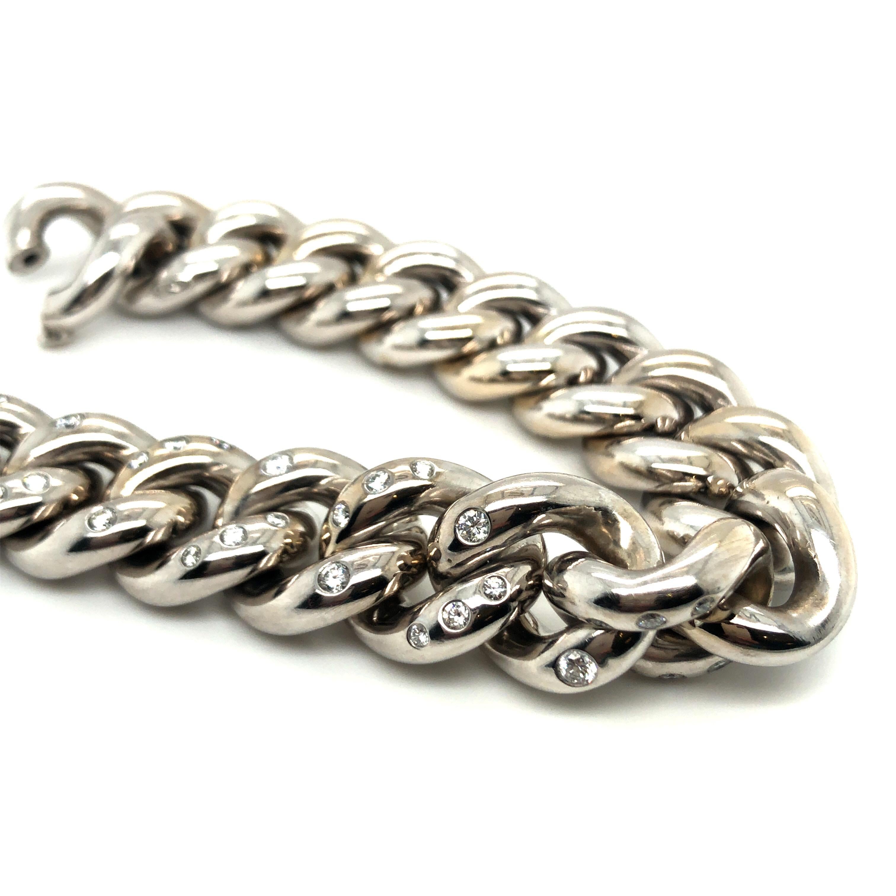 Stylish 18 karat white gold curb chain bracelet, set with 74 brilliant-cut diamonds totalling circa 3.28 ct. The bracelet fastens with a secure clasp, which is disguised seamlessly within the final link.
This fabulous statement jewel is in very good