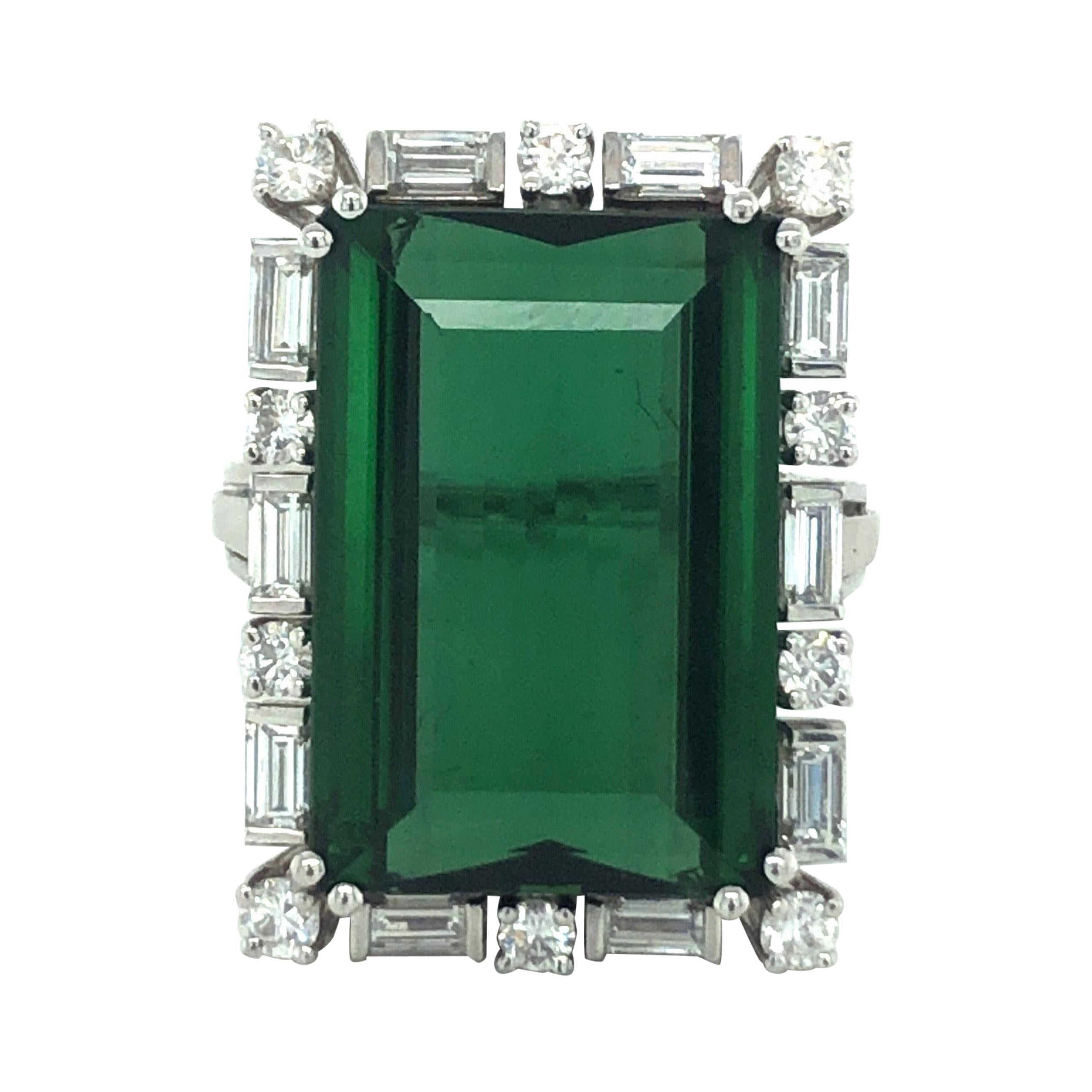 18 Karat White Gold and Green Tourmaline Diamond Dress/Cocktail Ring