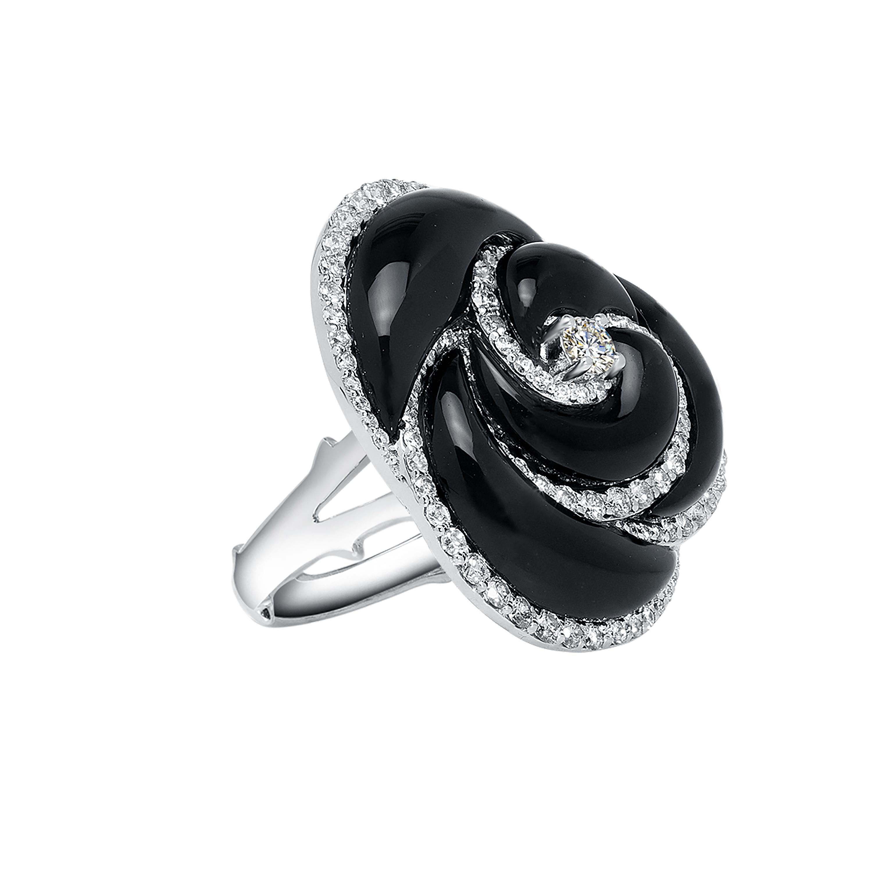 18 Karat White Gold and Onyx and Diamond Ring In New Condition For Sale In London, GB