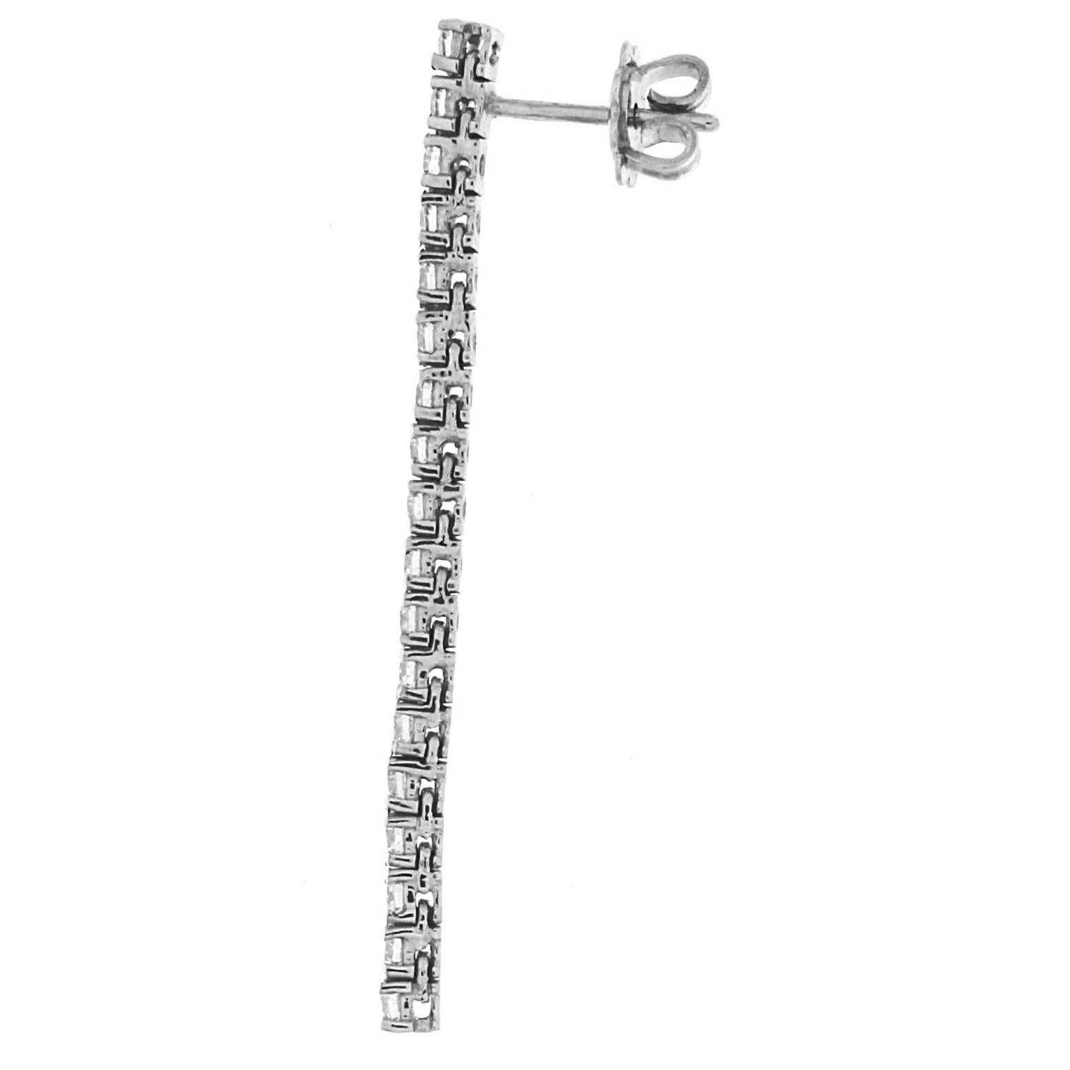 Wonderful pair of 18ct white gold earrings and white diamonds born from the TENNIS collection
the total weight of the diamonds is ct 1.81
the total weight of gold is gr 6.20
Stamp 750 10 MI



