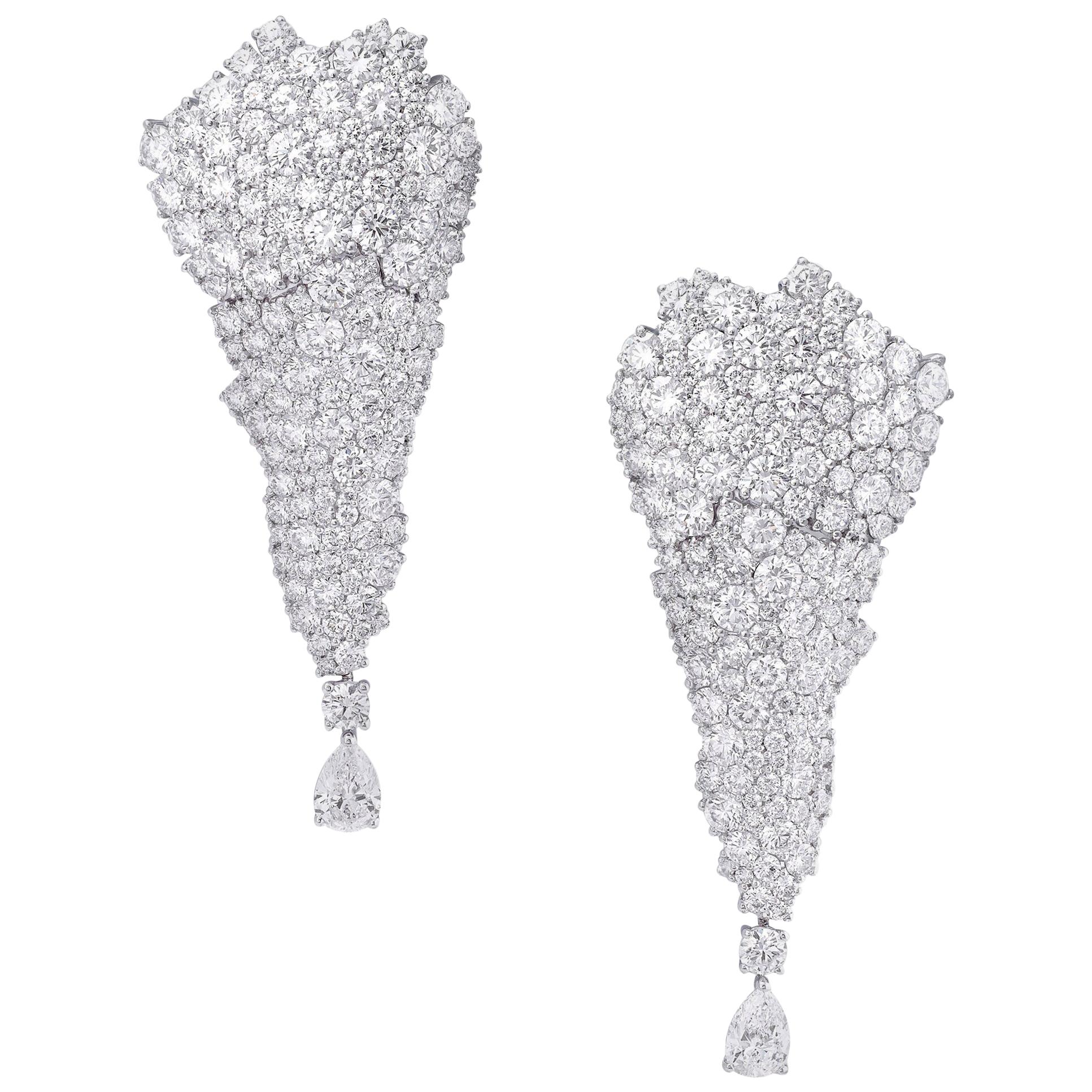 Boucles d'oreilles lustre en or blanc 18 carats et diamants blancs