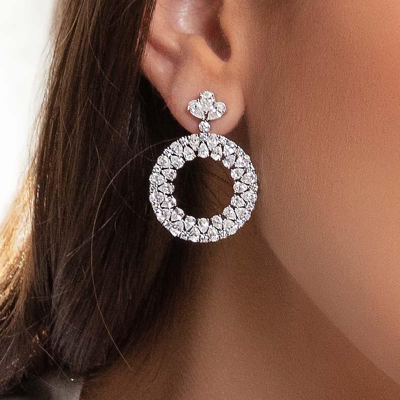 Romantique Boucles d'oreilles en or blanc 18 carats et diamants blancs en vente