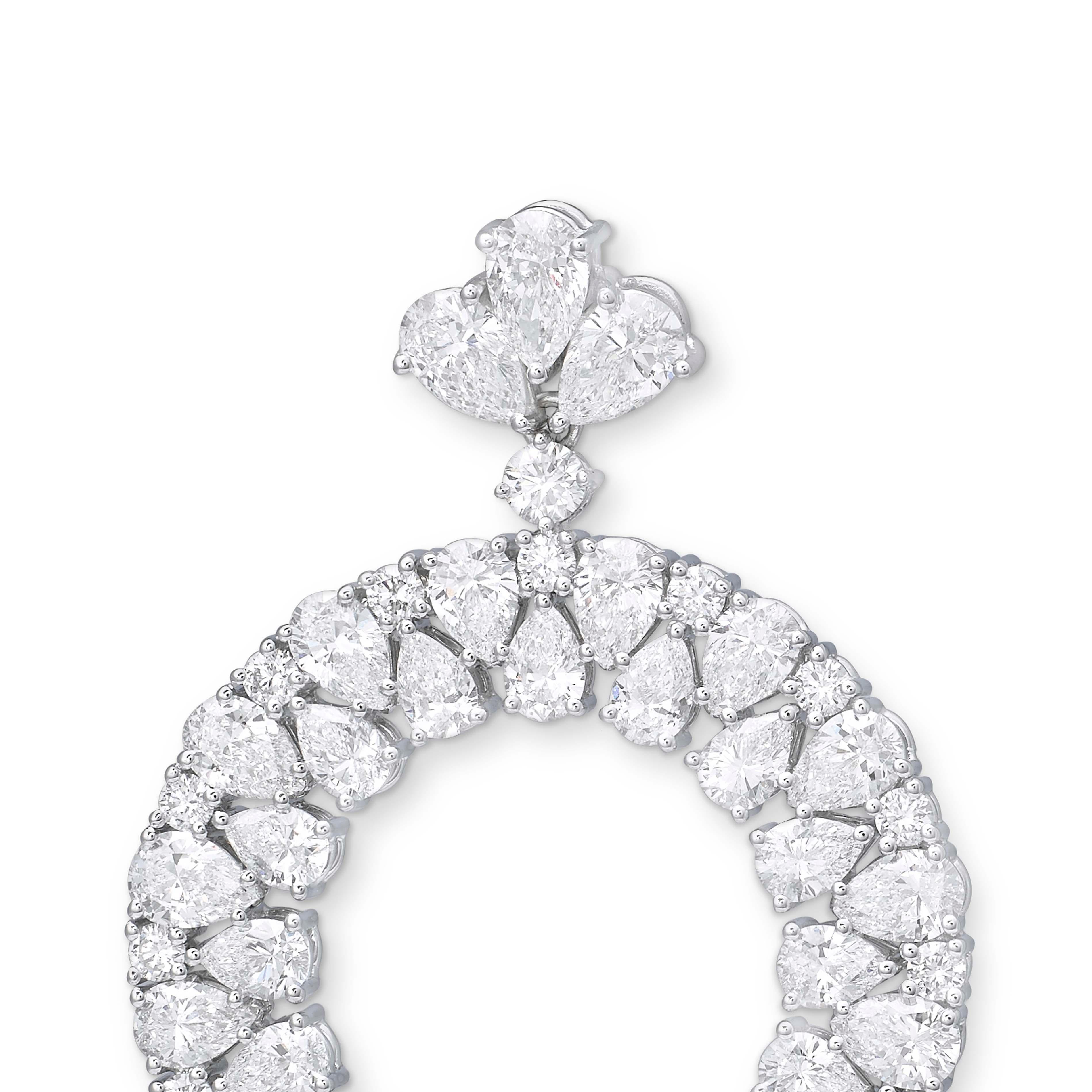 Taille poire Boucles d'oreilles en or blanc 18 carats et diamants blancs en vente