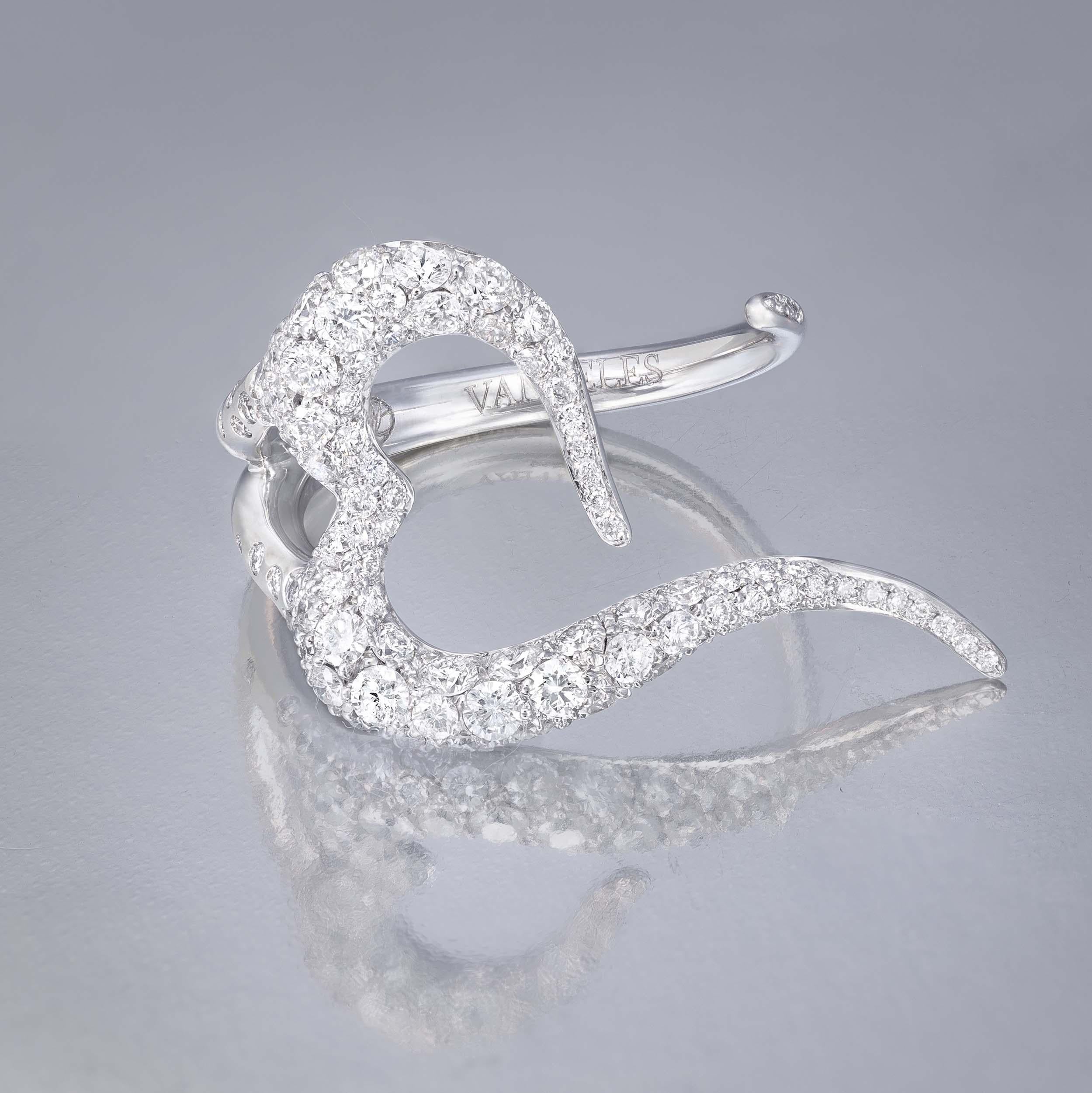 O CORAÇÃO AFRICANO Collection

Love, my African heart, is a passionate love letter to Africa. A place of great generosity, beauty and opulence and a nod to VANLELES Founder and Creative Director's heritage. 

Cocktail ring crafted in 18K white gold