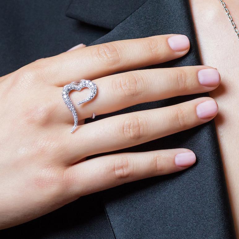 Round Cut 18 Karat White Gold and White Diamonds Heart Shaped Cocktail Ring For Sale
