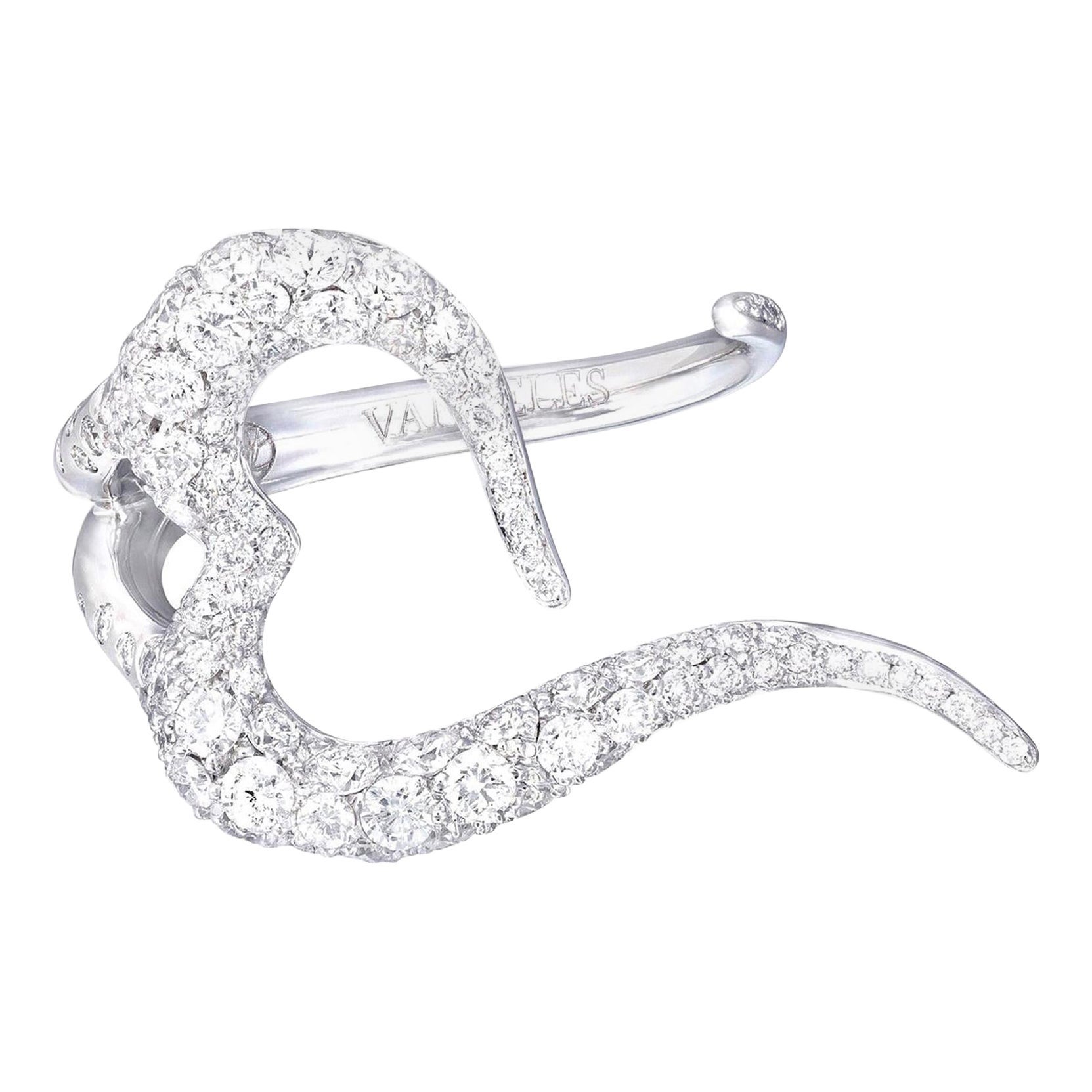 Anillo de cóctel en forma de corazón de oro blanco de 18 quilates y diamantes blancos en venta