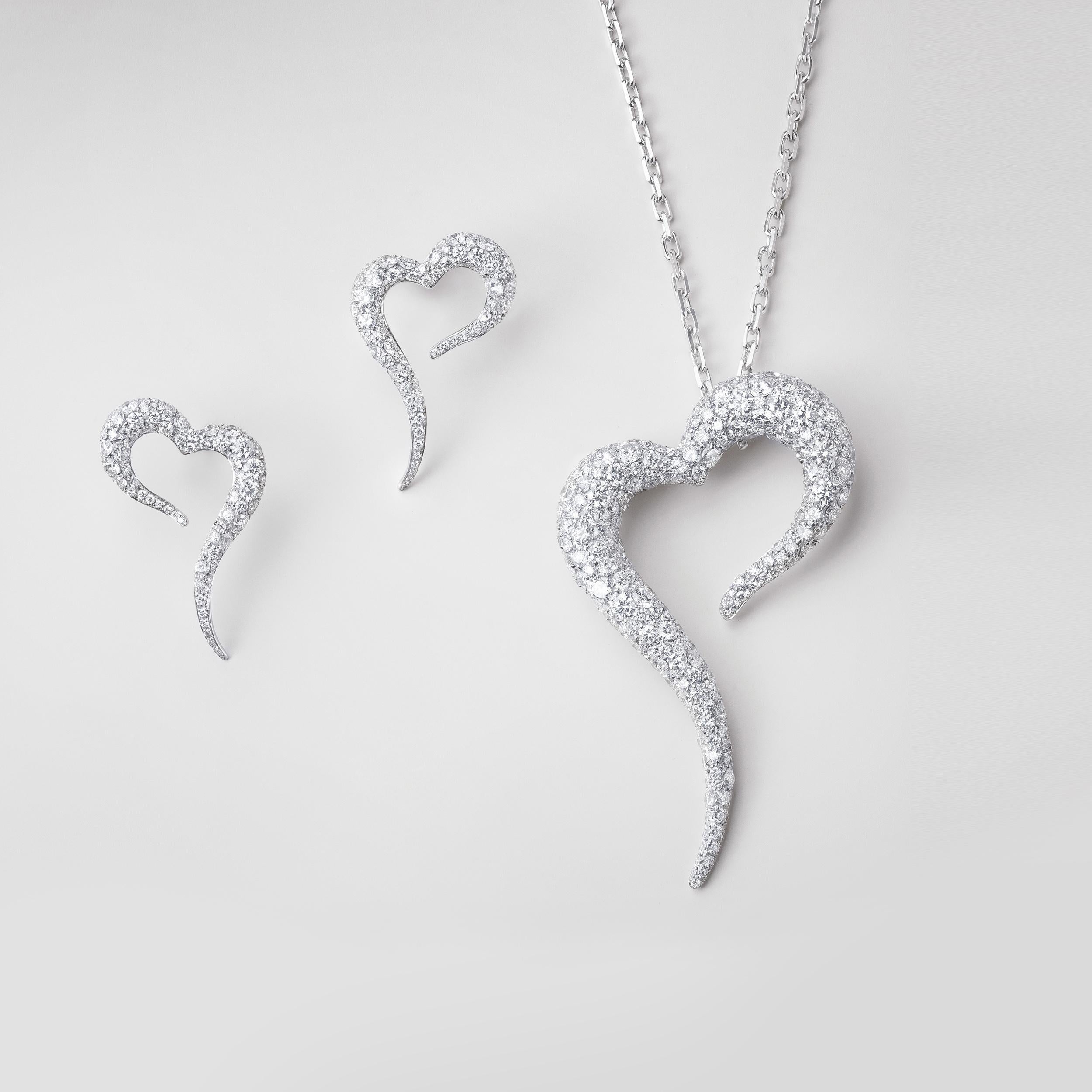 Women's 18 Karat White Gold and White Diamonds Heart Shaped Pendant For Sale