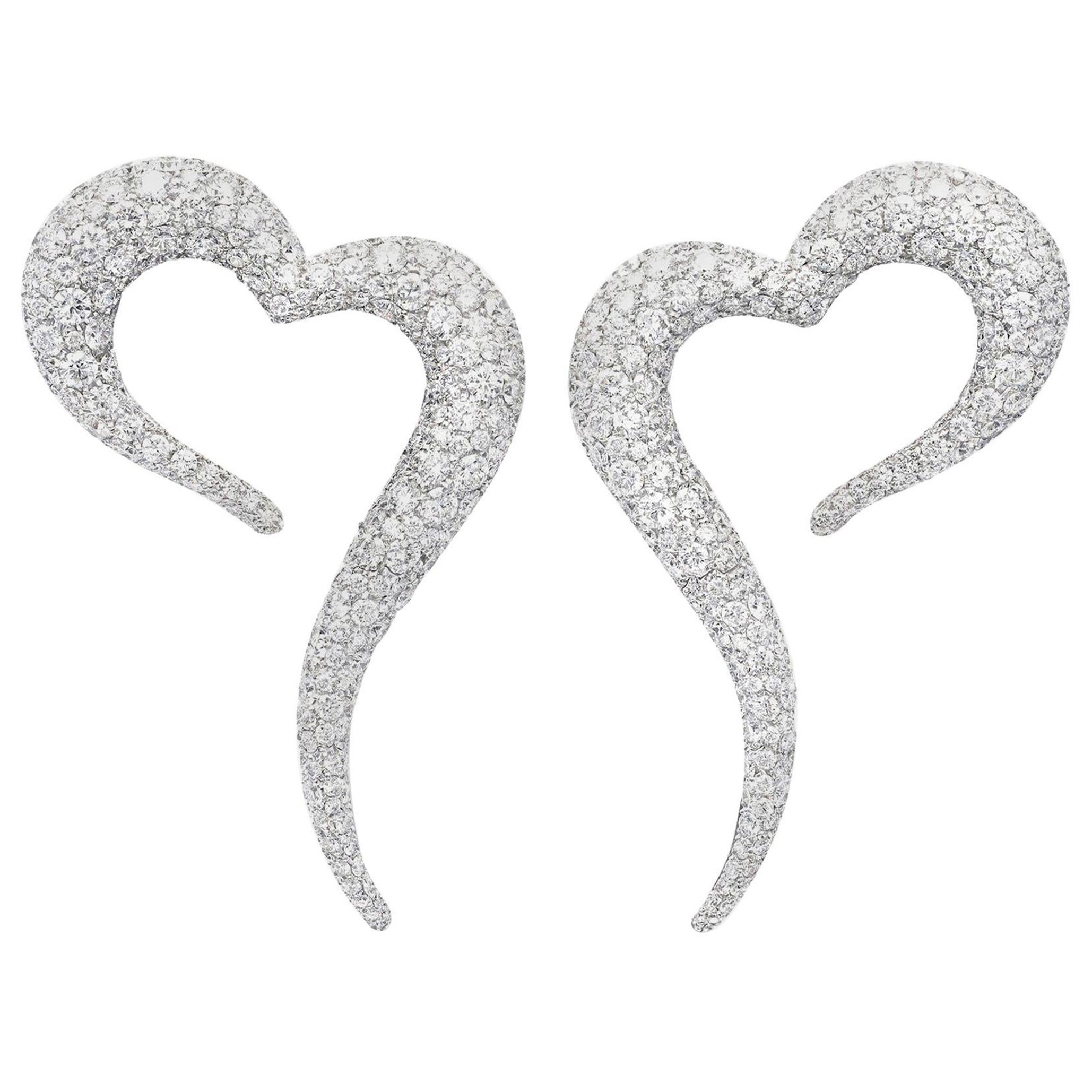 18 Karat White Gold and White Diamonds Large Heart Shaped Earrings For Sale
