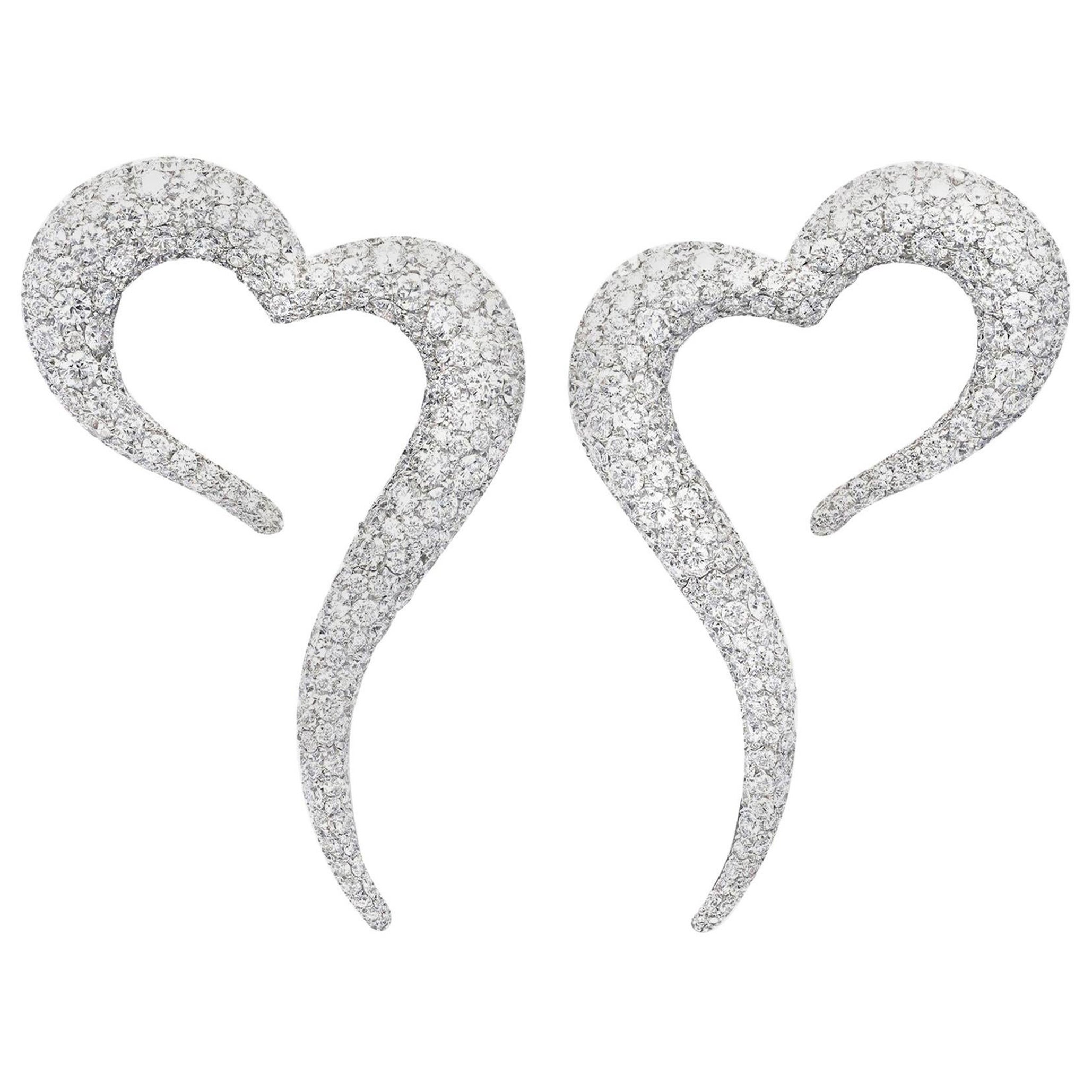 Boucles d
oreilles en forme de grand cœur en or blanc 18 carats et diamants blancs en vente