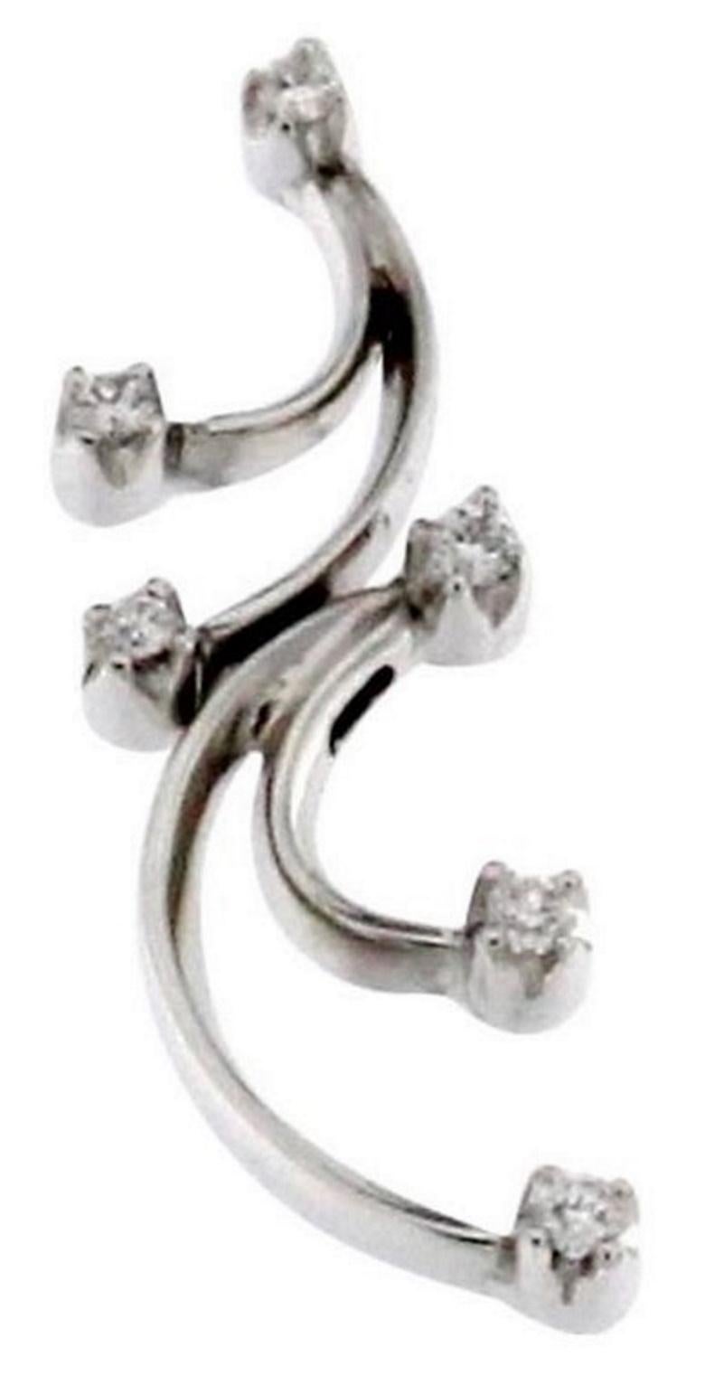Wonderful pair of 18kt white gold earrings and white diamonds born from the 