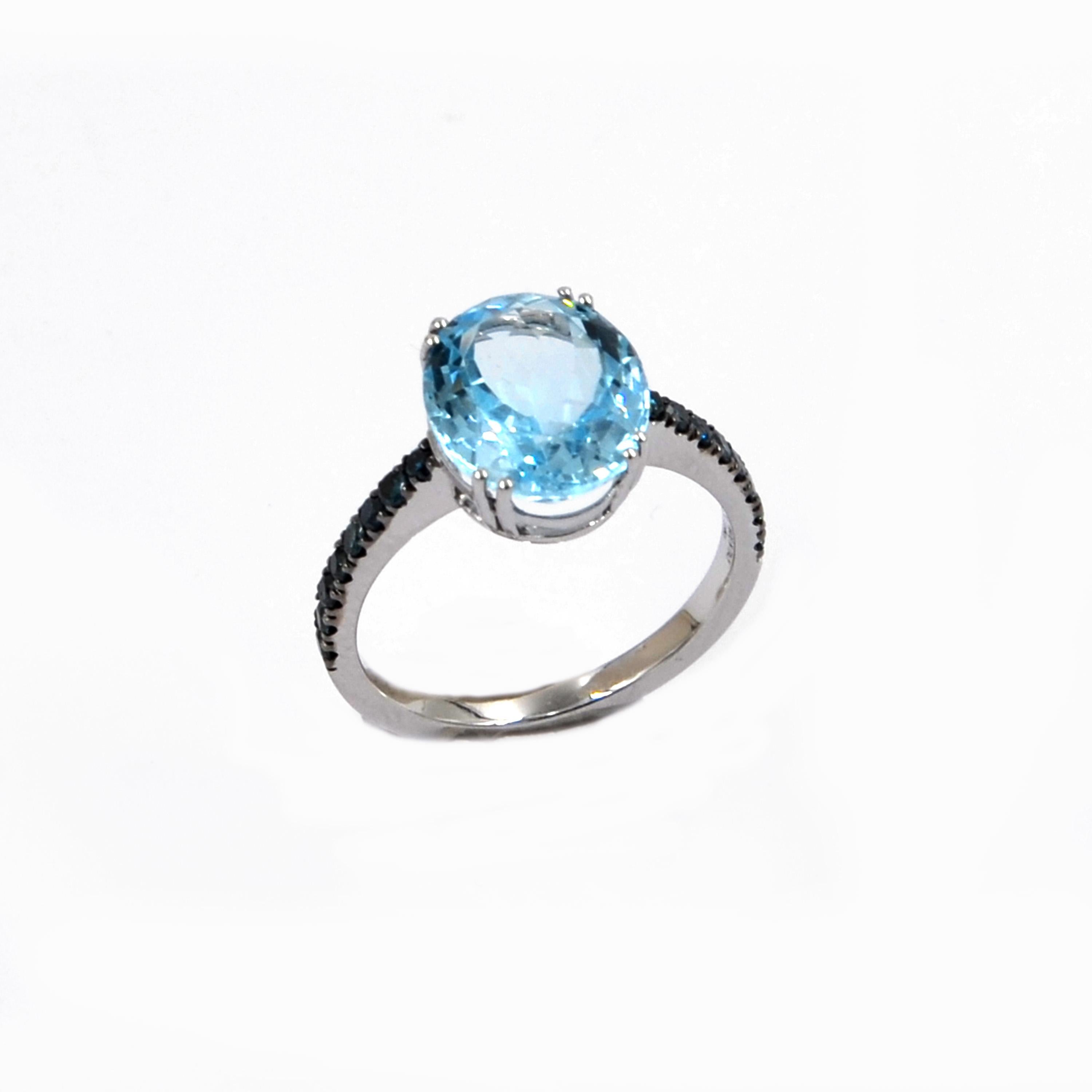 18 Karat White Gold Aquamarine and Blue Diamonds Garavelli Ring