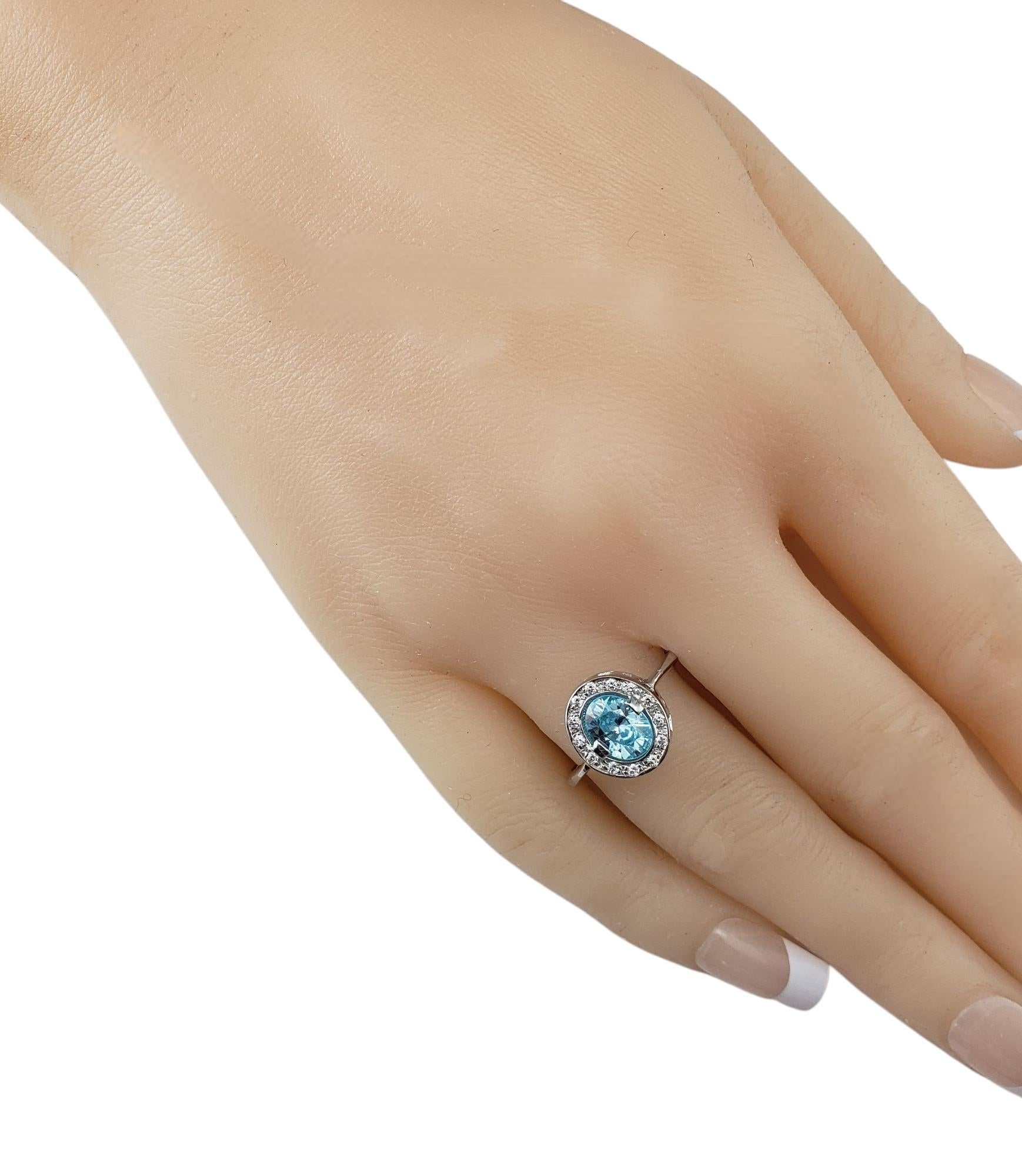 Anillo Halo de Aguamarina y Circonita Cúbica de Oro Blanco de 18 Kilates Talla 8 #21697 en venta 2