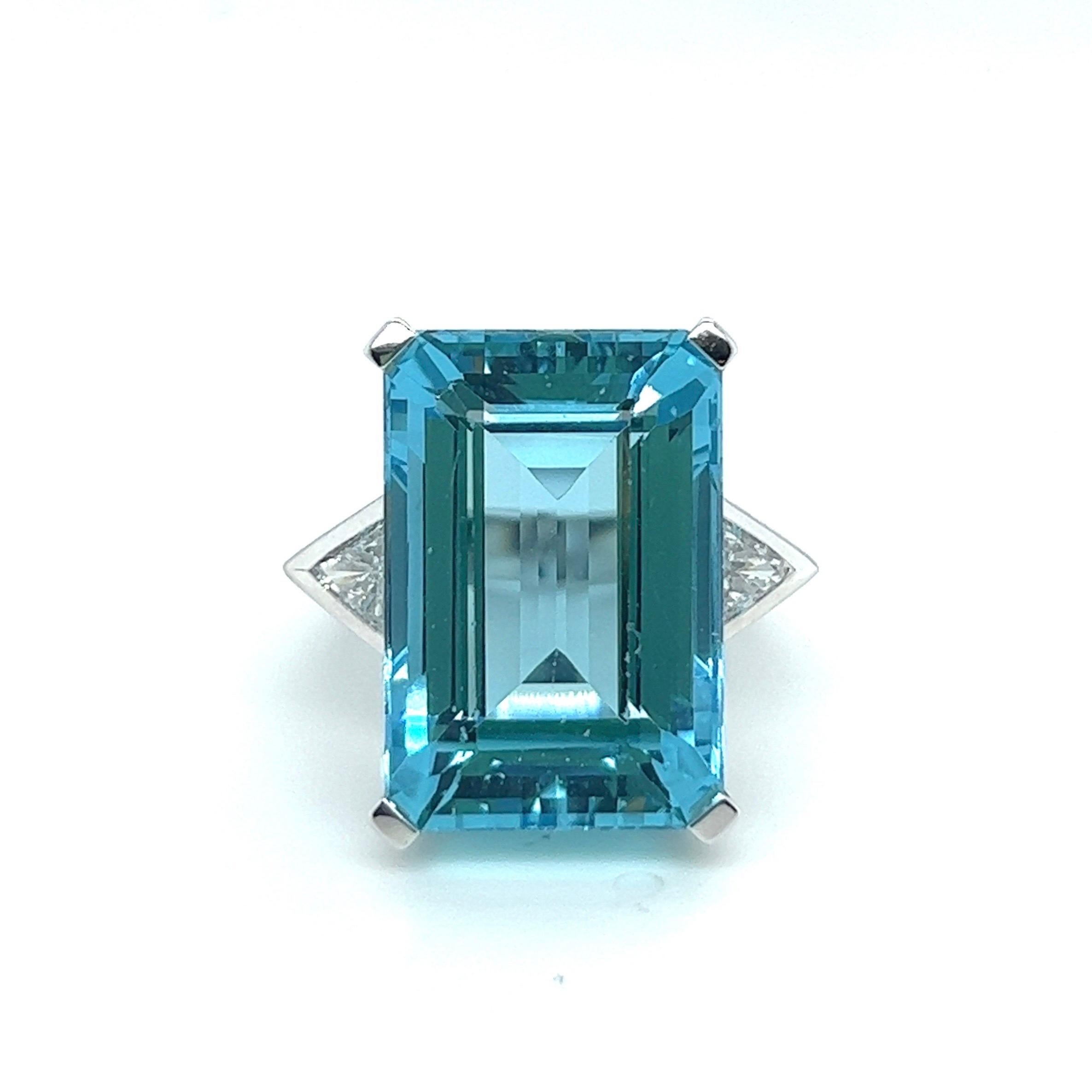 Stylish and eye-catching 18 karat white gold, aquamarine and diamond cocktail ring.

Crafted in 18 karat white gold, set with a luminous octagonal aquamarine of approximately 16 carats and flanked by two trilliant-cut diamonds totalling circa 0.6