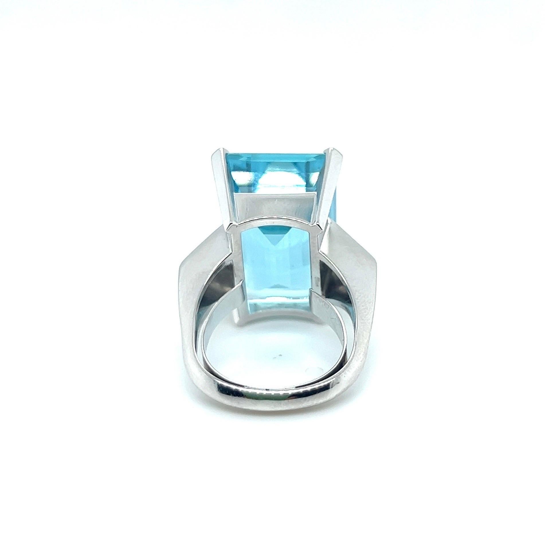 Octagon Cut 18 Karat White Gold Aquamarine and Diamond Cocktail Ring For Sale