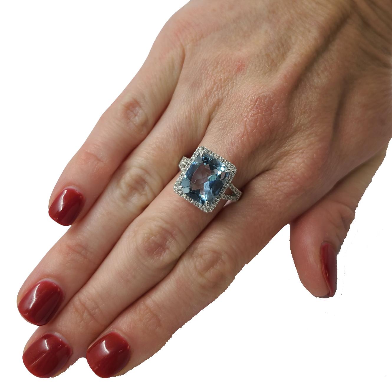 18 Karat White Gold Aquamarine and Diamond Halo Cocktail Ring In Good Condition In Coral Gables, FL