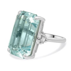 Anello con acquamarina e diamante in oro bianco 18 carati