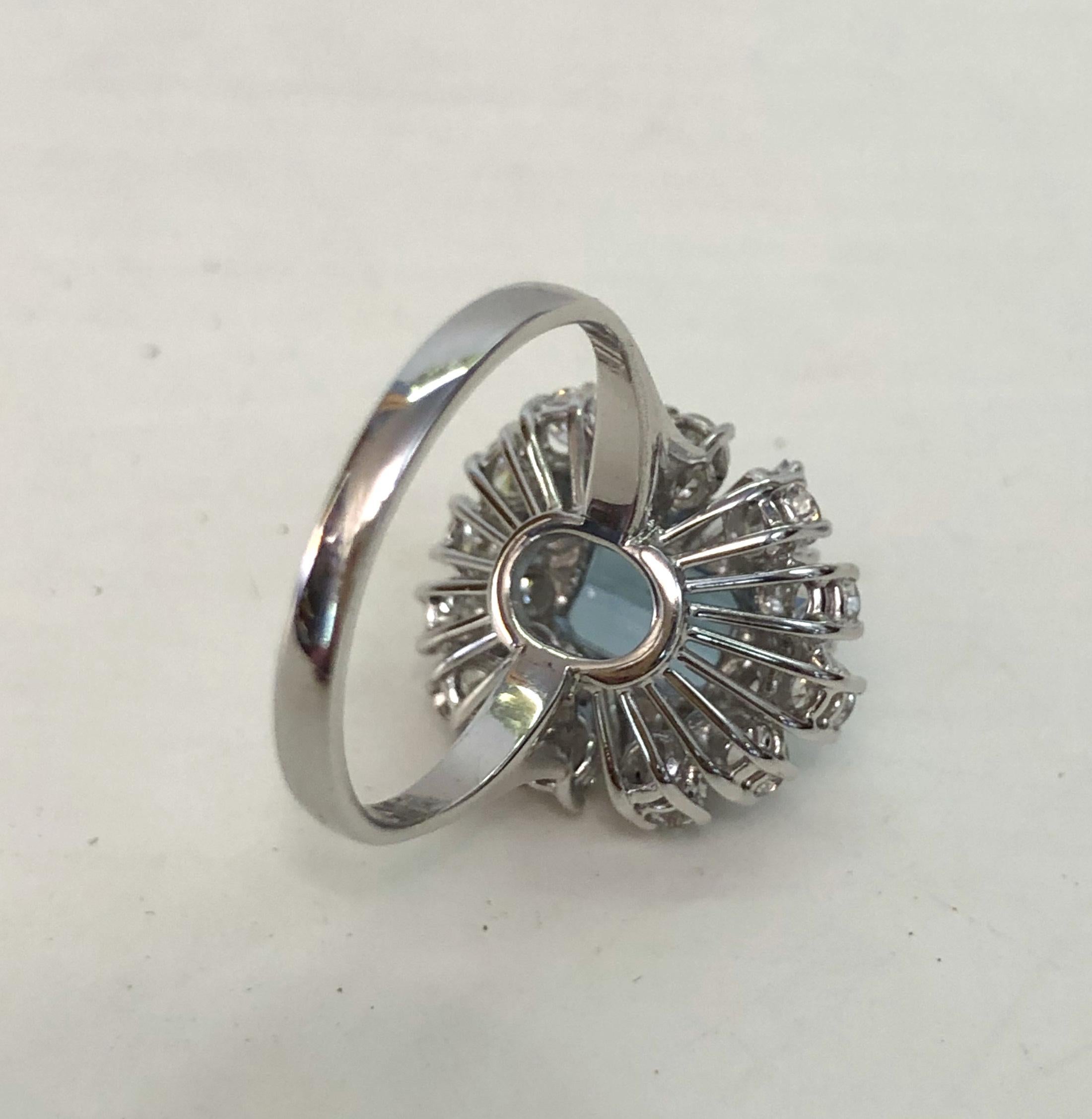Ring aus 18 Karat Weißgold mit Aquamarin und Diamant für Damen oder Herren im Angebot