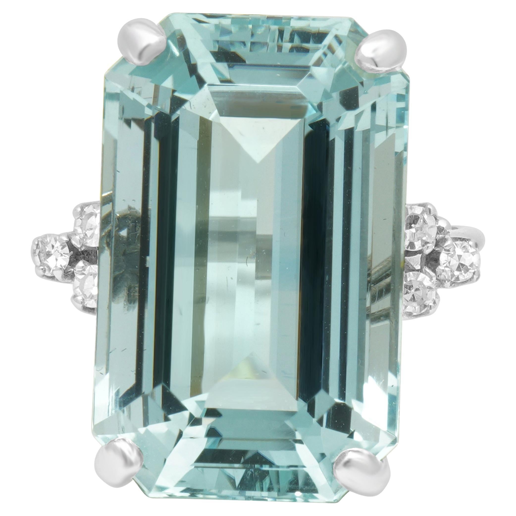 Ring aus 18 Karat Weißgold mit Aquamarin und Diamant