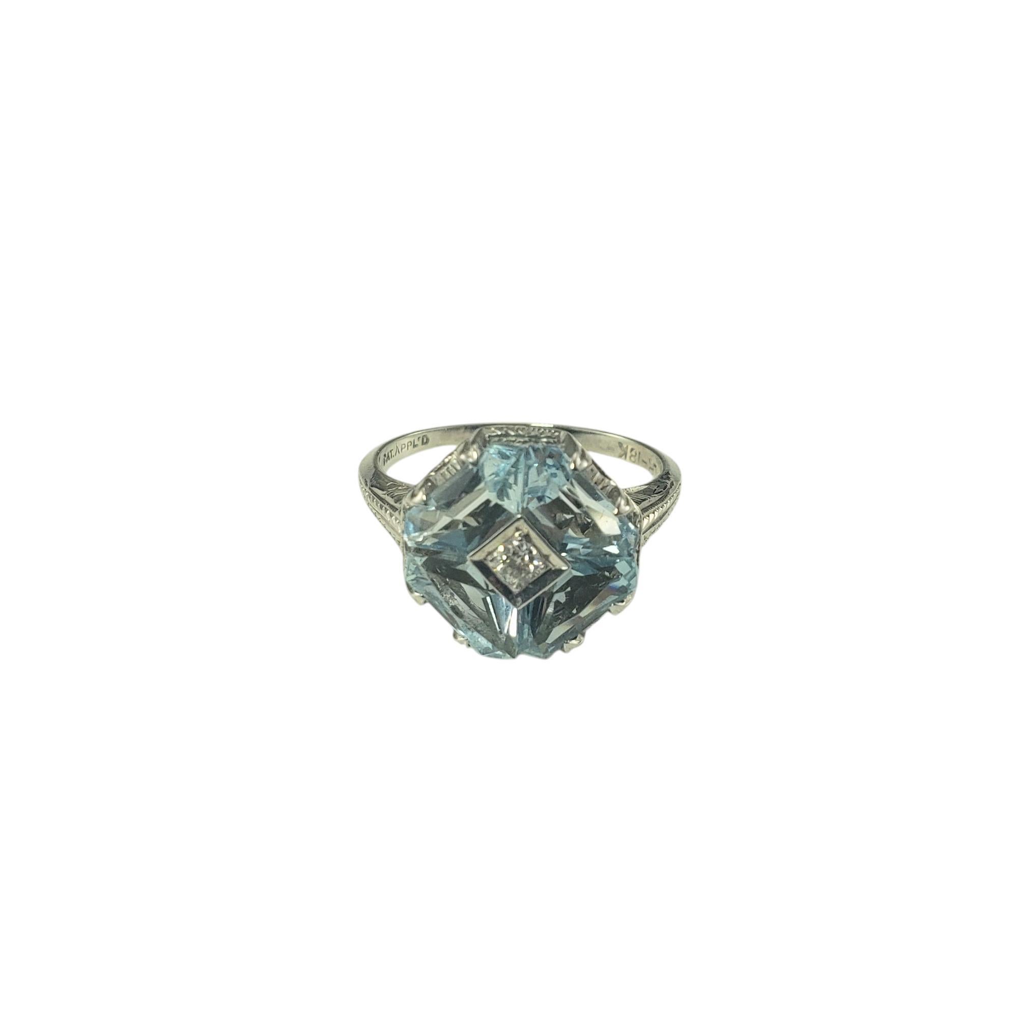 Anillo de oro blanco de 18 quilates con aguamarina y diamantes talla 6,5 JAGi Certified-

Este precioso anillo presenta cuatro piedras facetadas de aguamarina y un diamante redondo de talla brillante engastados en oro blanco de 18 quilates con un