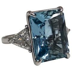 18 Karat White Gold Aquamarine Diamond Cocktail Ring