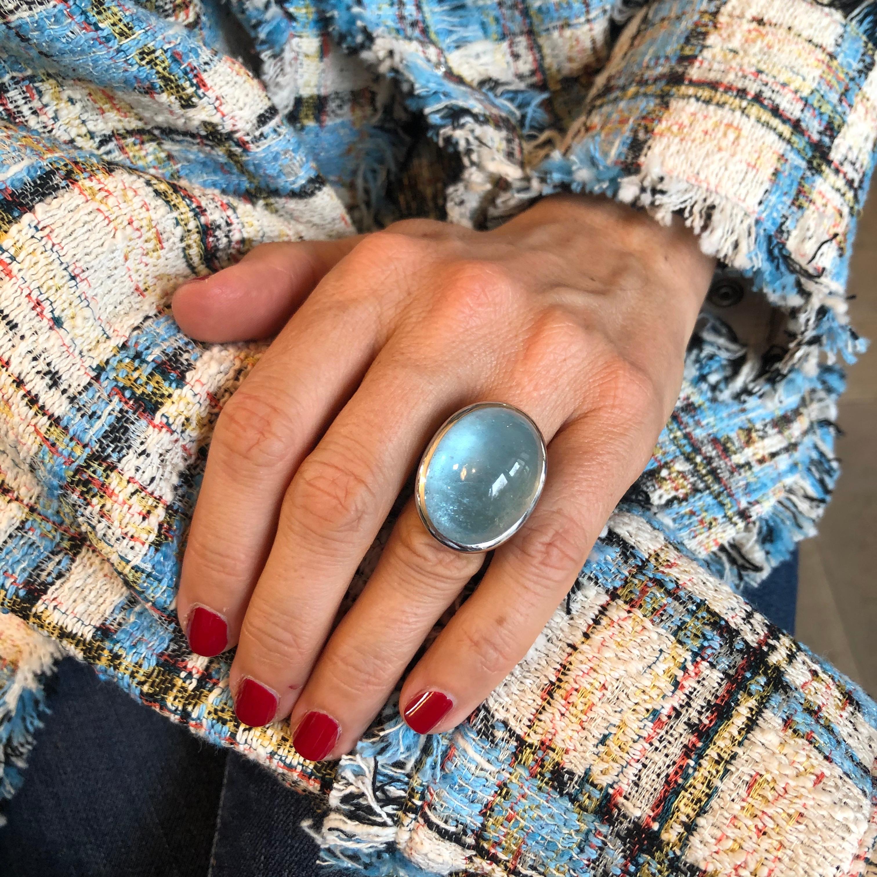 18 Karat White Gold Aquamarine Ring by Péclard In Good Condition For Sale In Zurich, CH